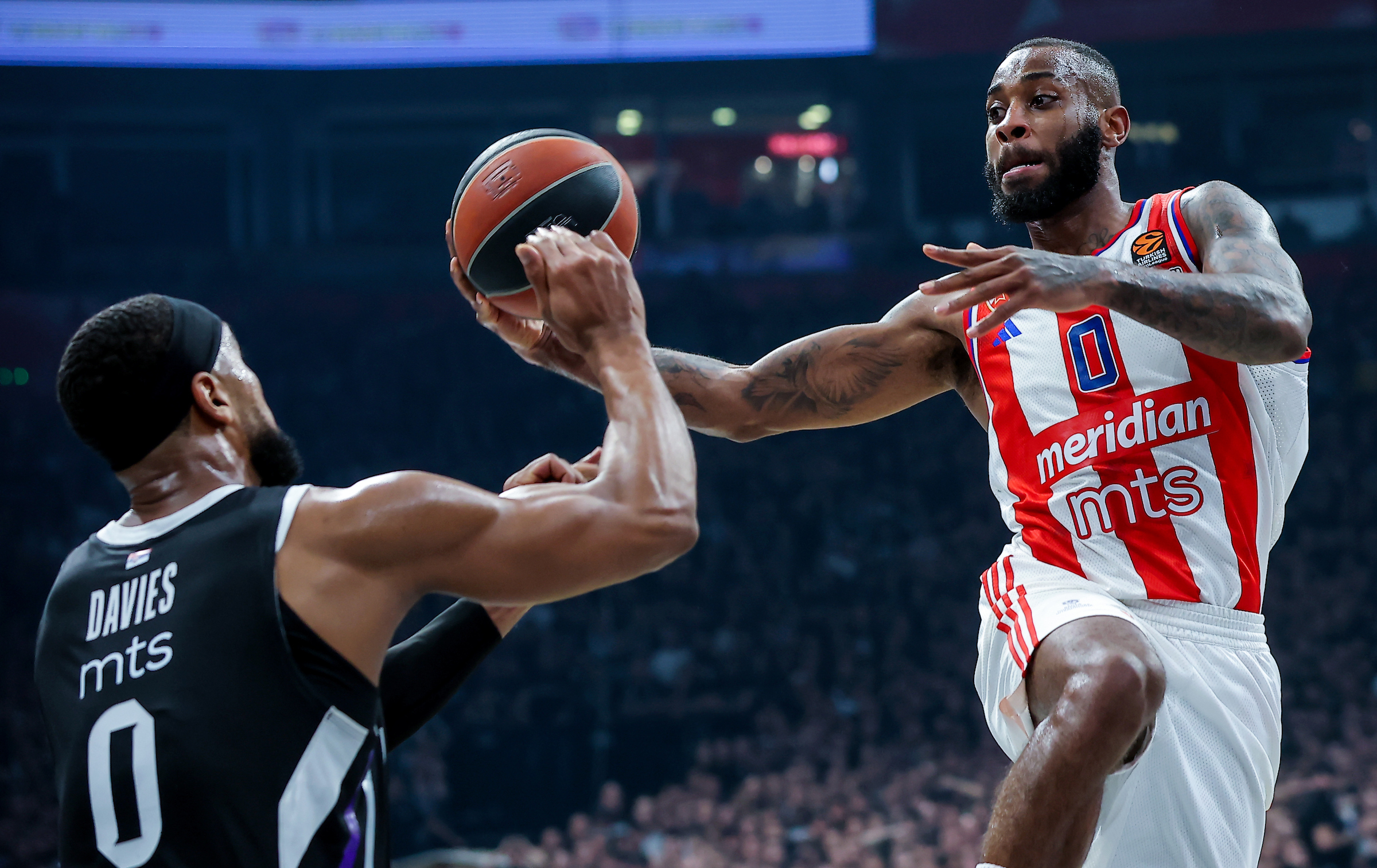 Codi Miller-McIntyre (R) during Euroleague regular season round 24 basketball match between Crvena Zvezda and Partizan at Belgrade Arena on January 31, 2025 in Belgrade, Serbia. (Photo by Pedja Milosavljevic/Starsport.rs ©)