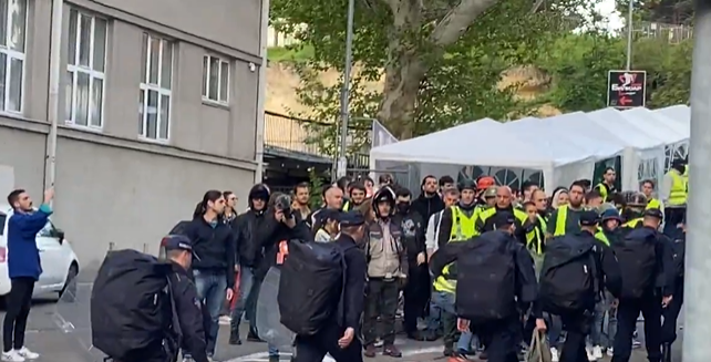 policija ispred RTS-a