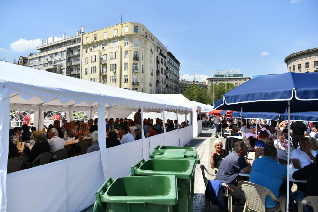 Beograd, 01.05.2025. Skupština Srbije, praznik rada ispred Ćacilenda i Skupštine, prvomajski vašar Foto: Vesna Lalić/Nova.rs