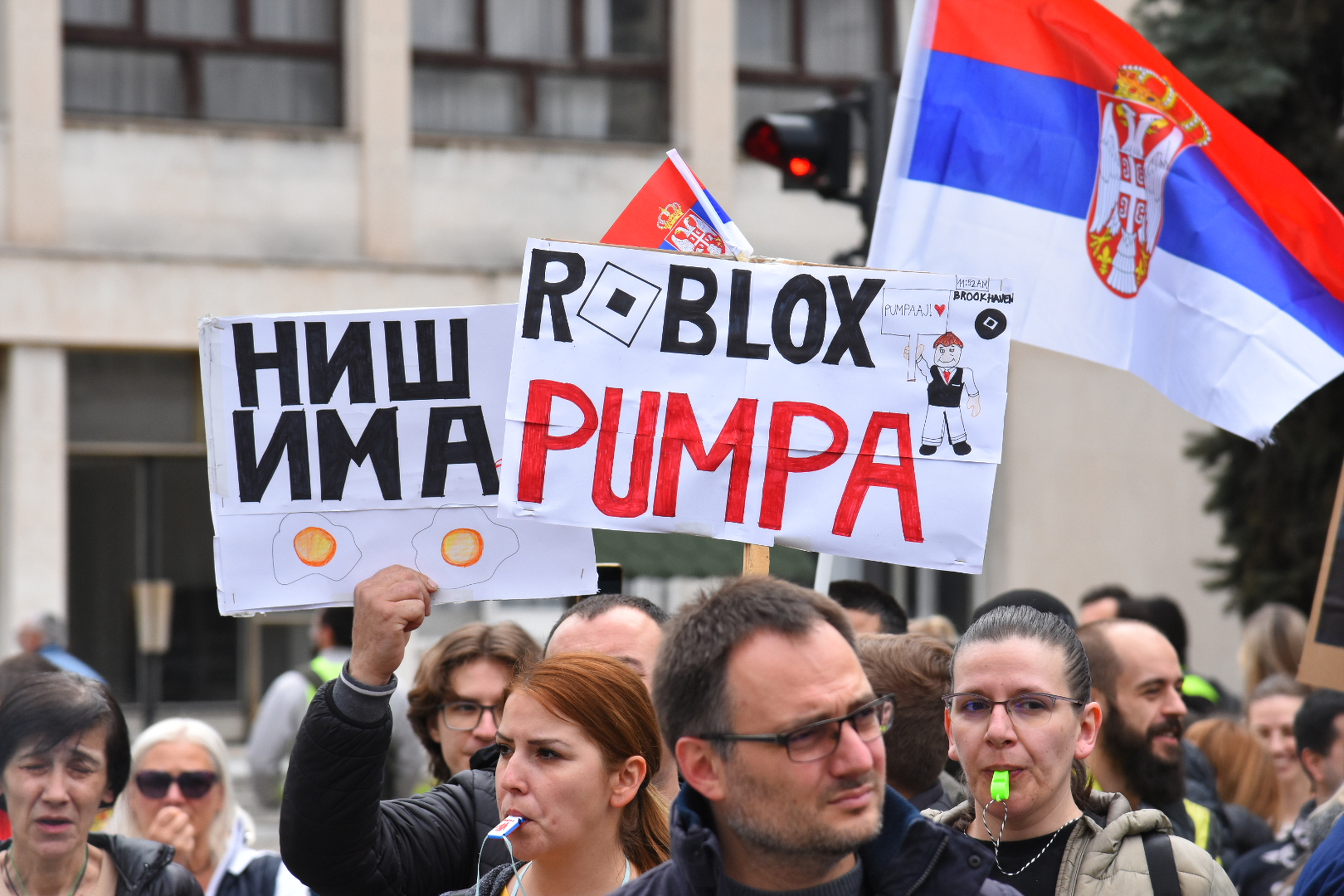 The Free University of Nis organized a protest called "Under the magnifying glass of science".Slobodni univerzitet u Nisu organizovao je protest pod nazivom "Pod lupom nauke".