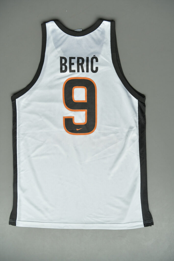 mića berić dresovi aukcija