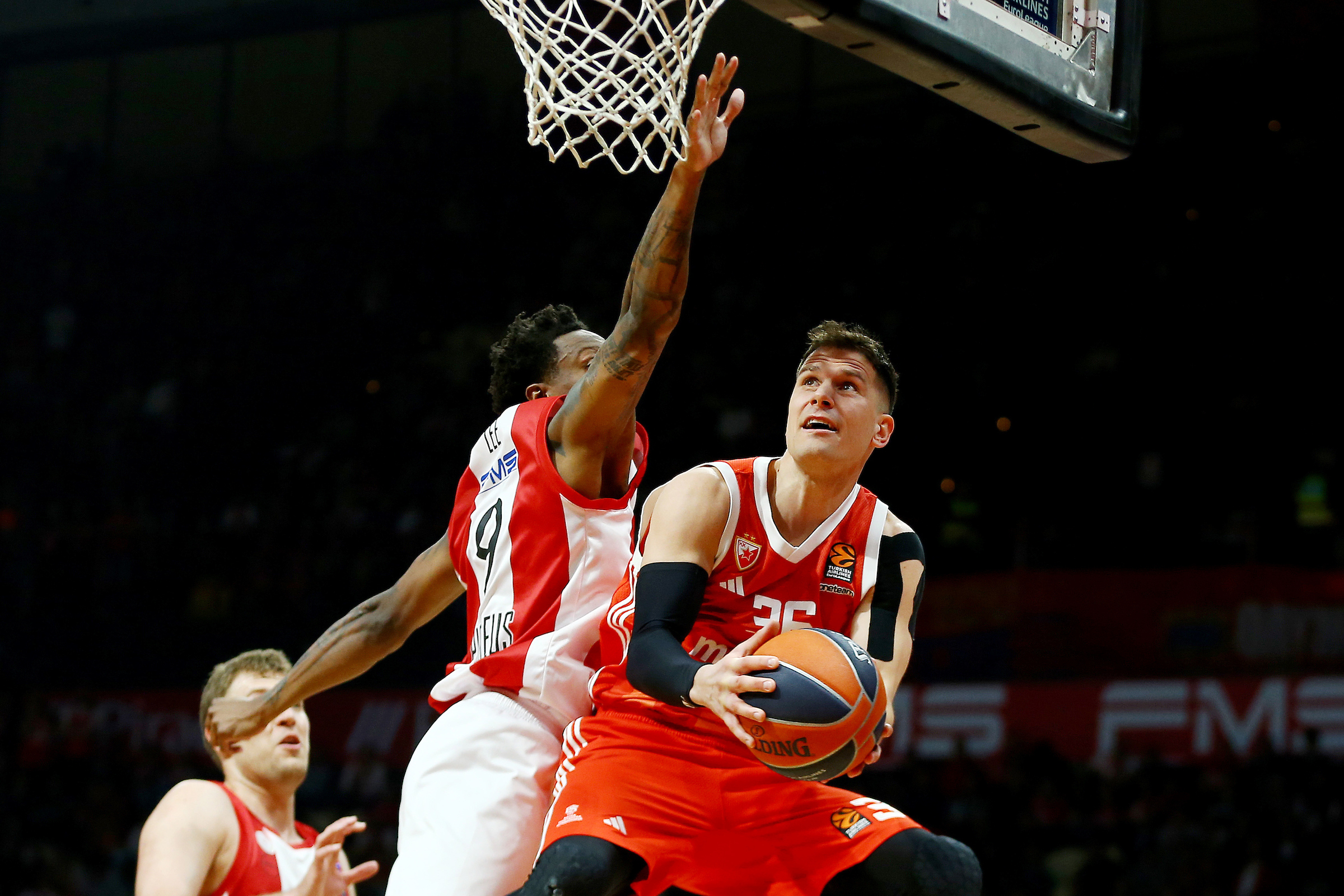 OLYMPIAKOS-ZVEZDA_379802