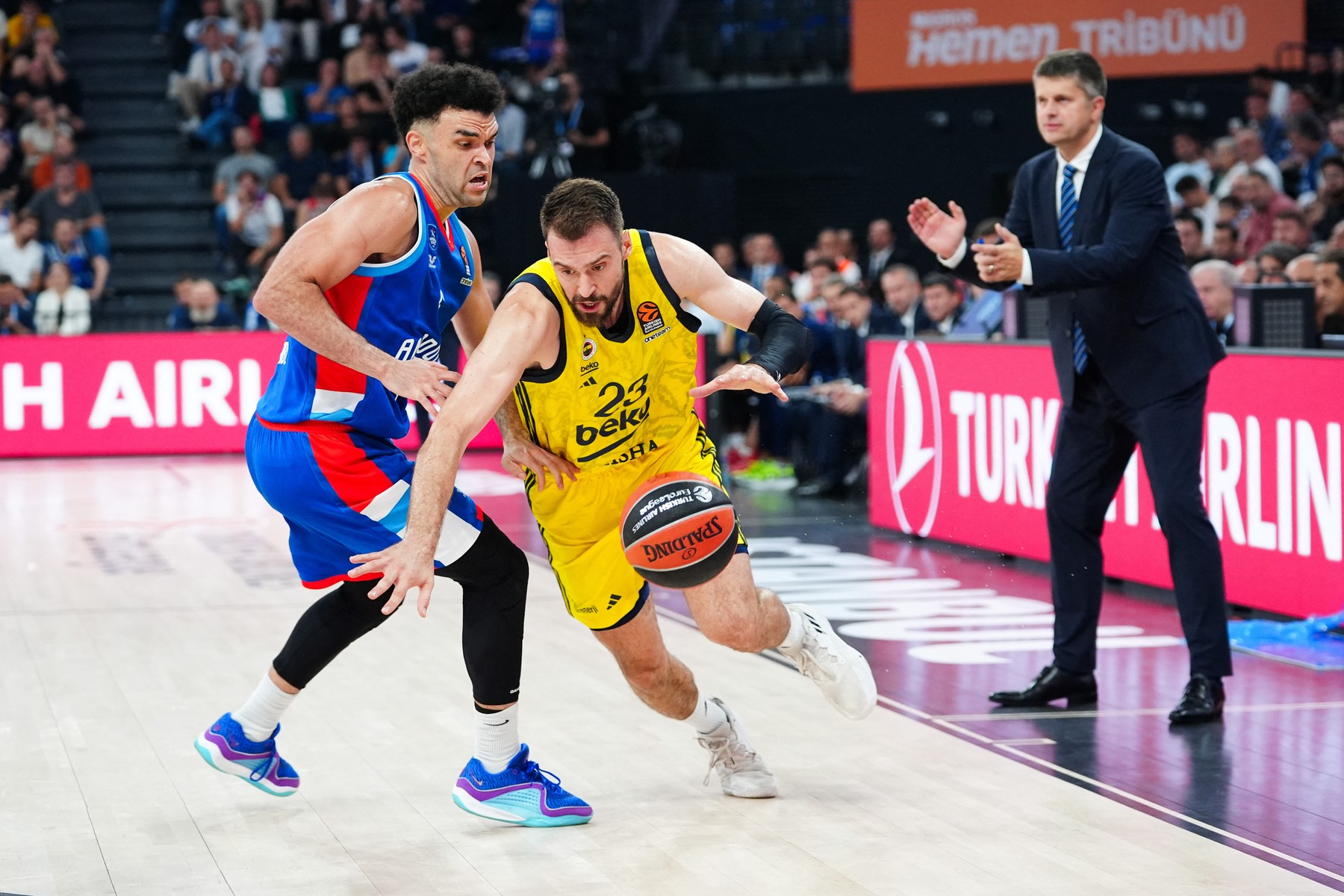 Anadolu Efes v Fenerbahce Beko - Turkish Airlines Euroleague