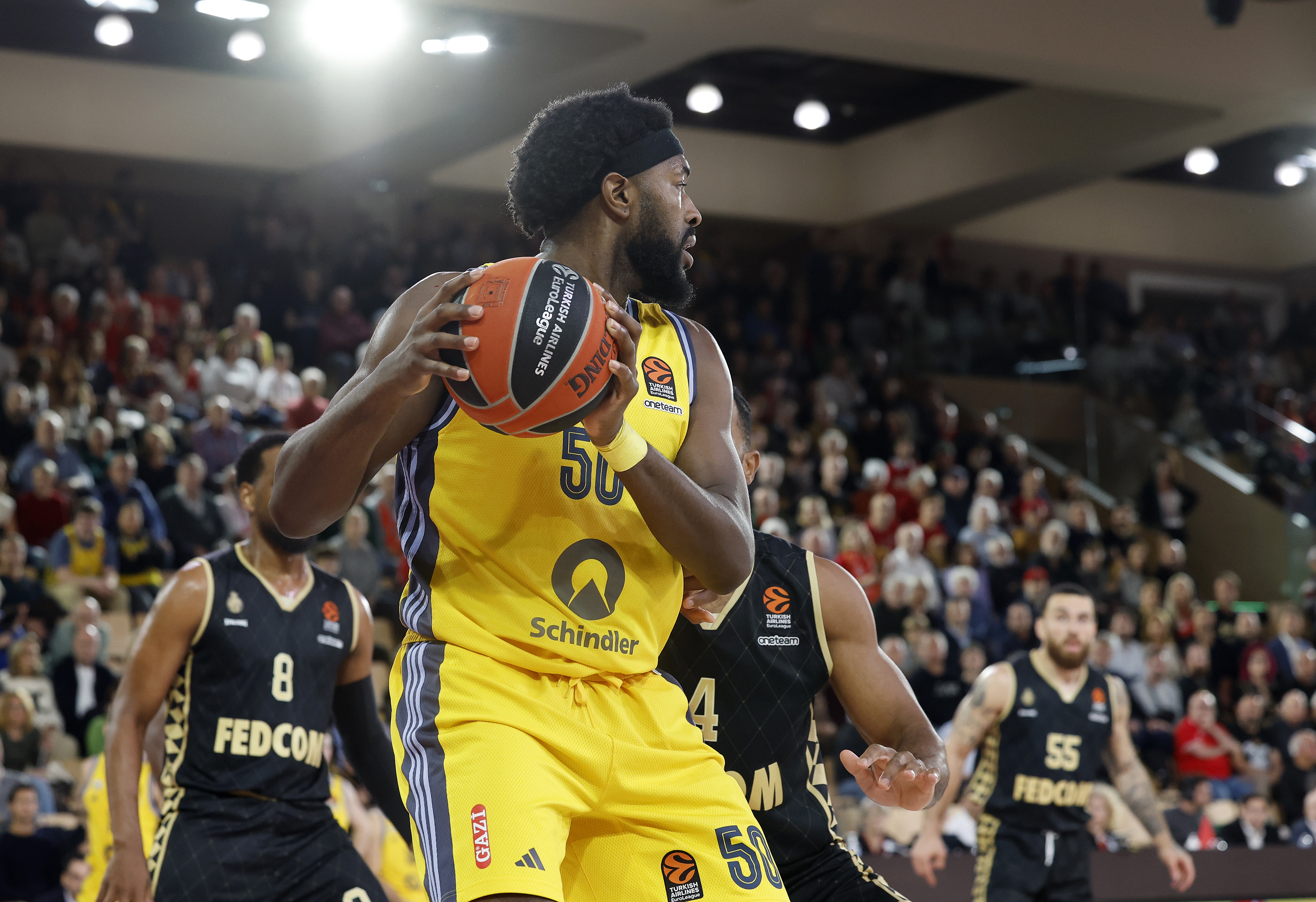 epa11761008 Trevion Williams of Alba Berlin in action during the Euroleague Basketball match between AS Monaco and Alba Berlin, in Monaco, 06 December 2024.  EPA-EFE/SEBASTIEN NOGIER