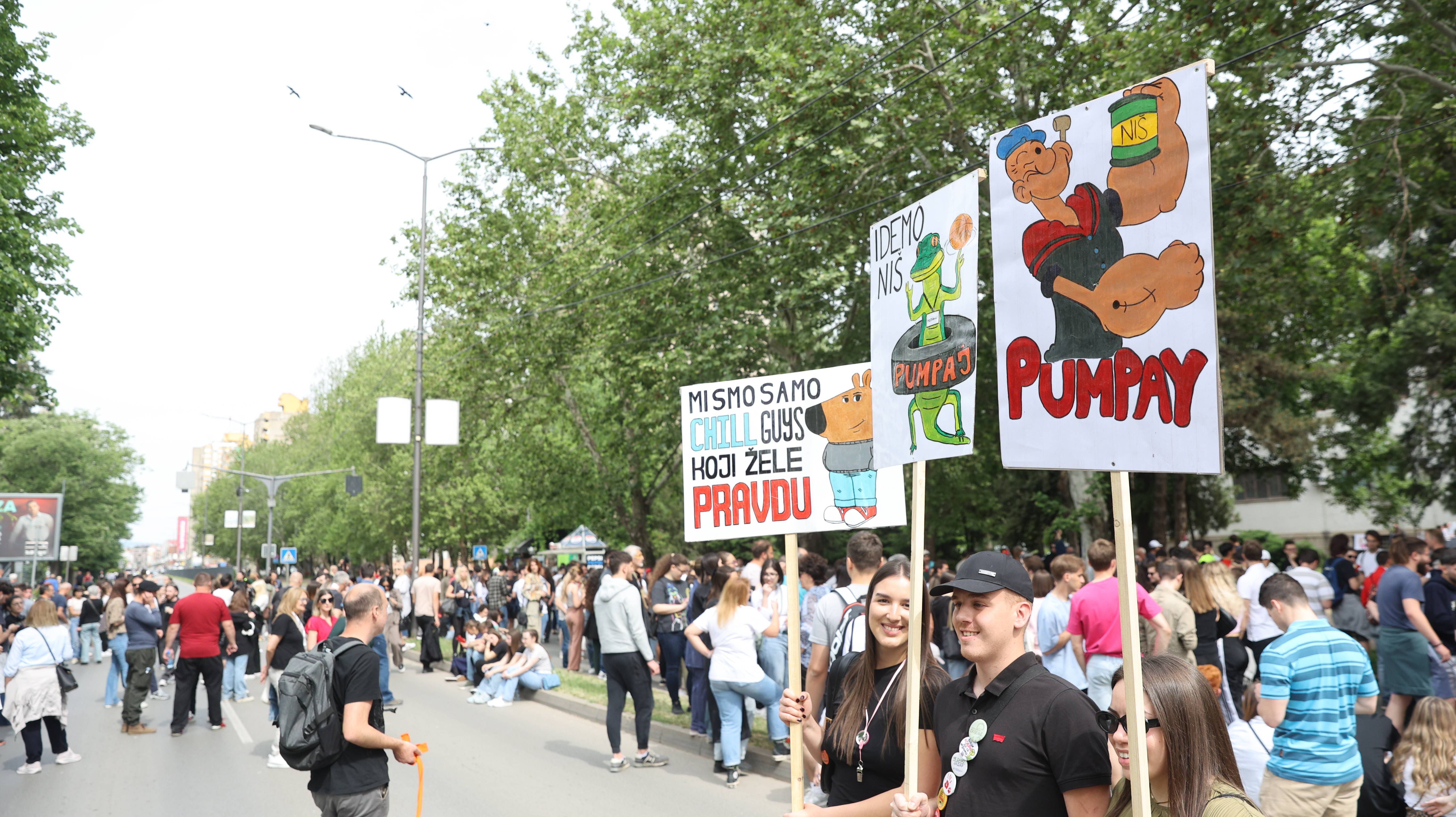 PROTEST ISPRED MEDICINSKOG FAKULTETA U NISU