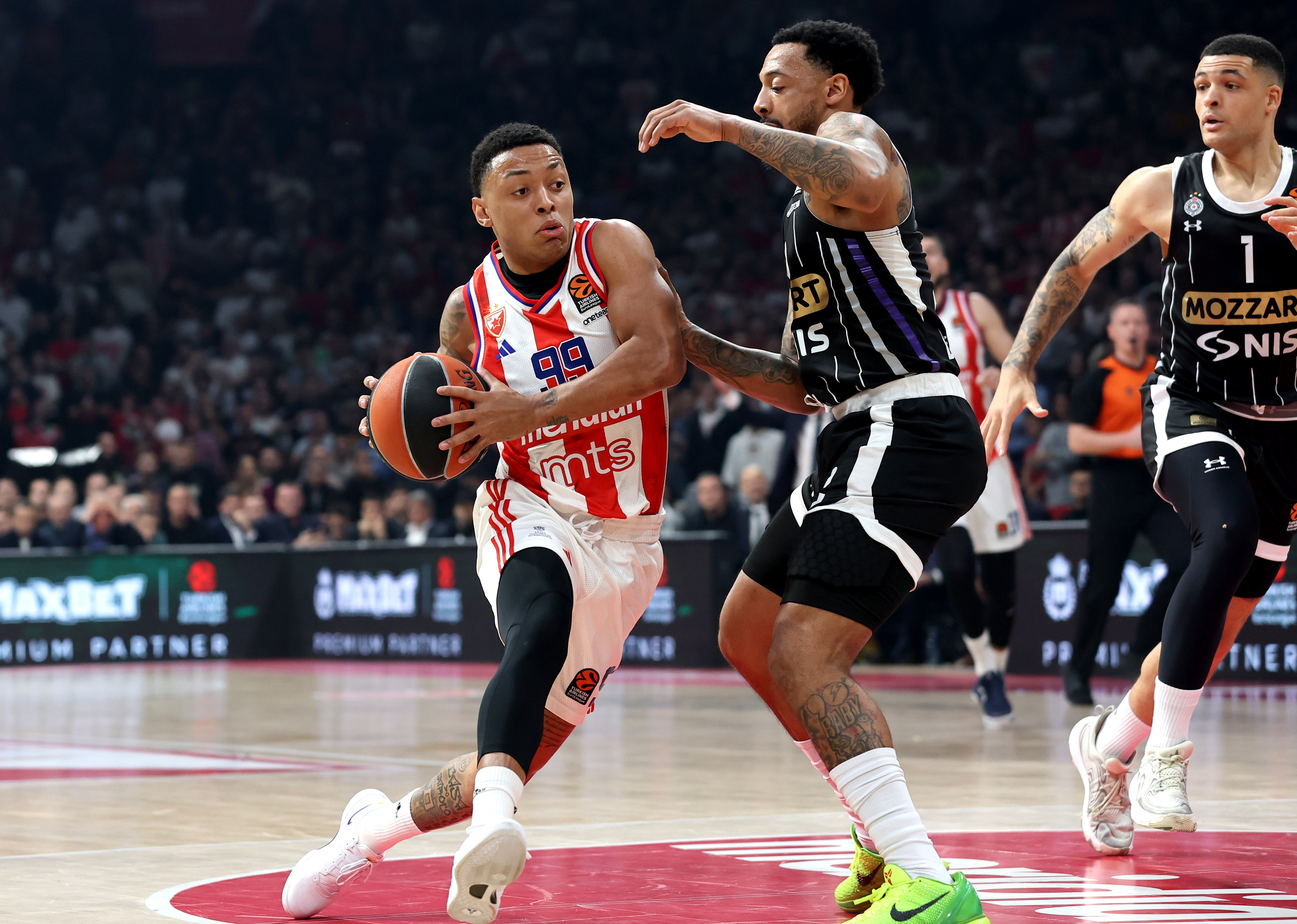 during regular season round 11 Euroleague basketball match between Crvena Zvezda (Red Star) and Partizan in Belgrade, Serbia on Nov. 21, 2024.
photo: Pedja Milosavljevic/STARSPORT