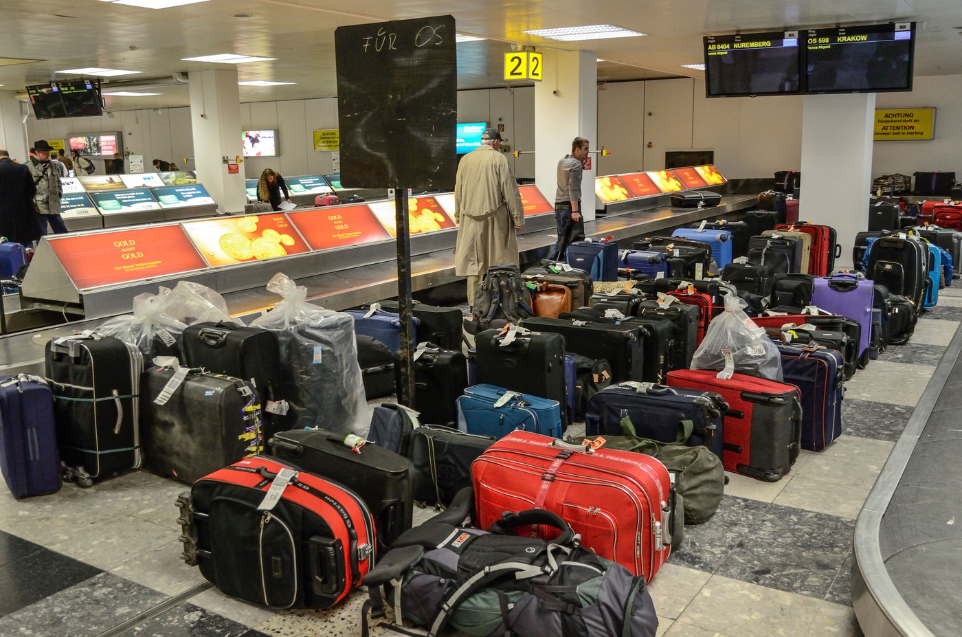 Suitcase chaos on Vienna Airport.,Image: 141129205, License: Rights-managed, Restrictions: , Model Release: no, Credit line: bronstein / Alamy / Profimedia