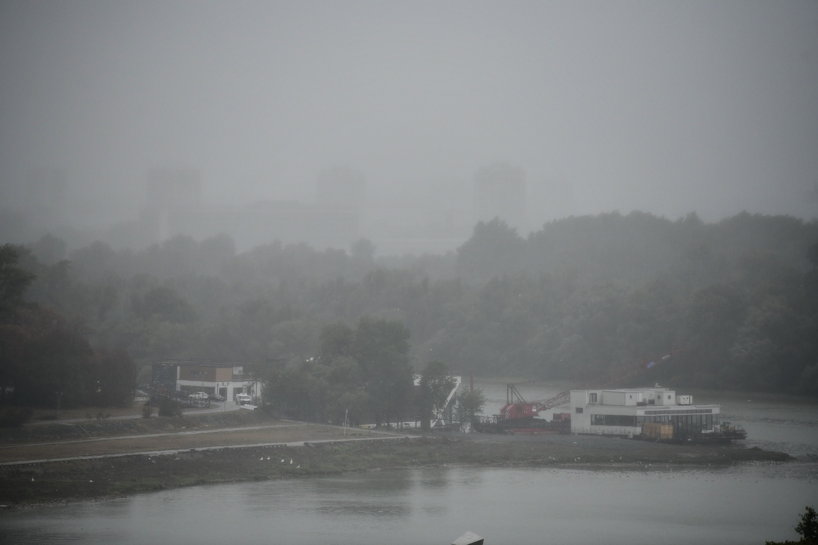 Beograd 15.09.2024. Kiša, hladno vreme, nevreme, zahlađenje, zahladjenje, vremenska prognoza, ilustracija, pokrivalica, fičer Foto: Vesna Lalič/Nova.rs