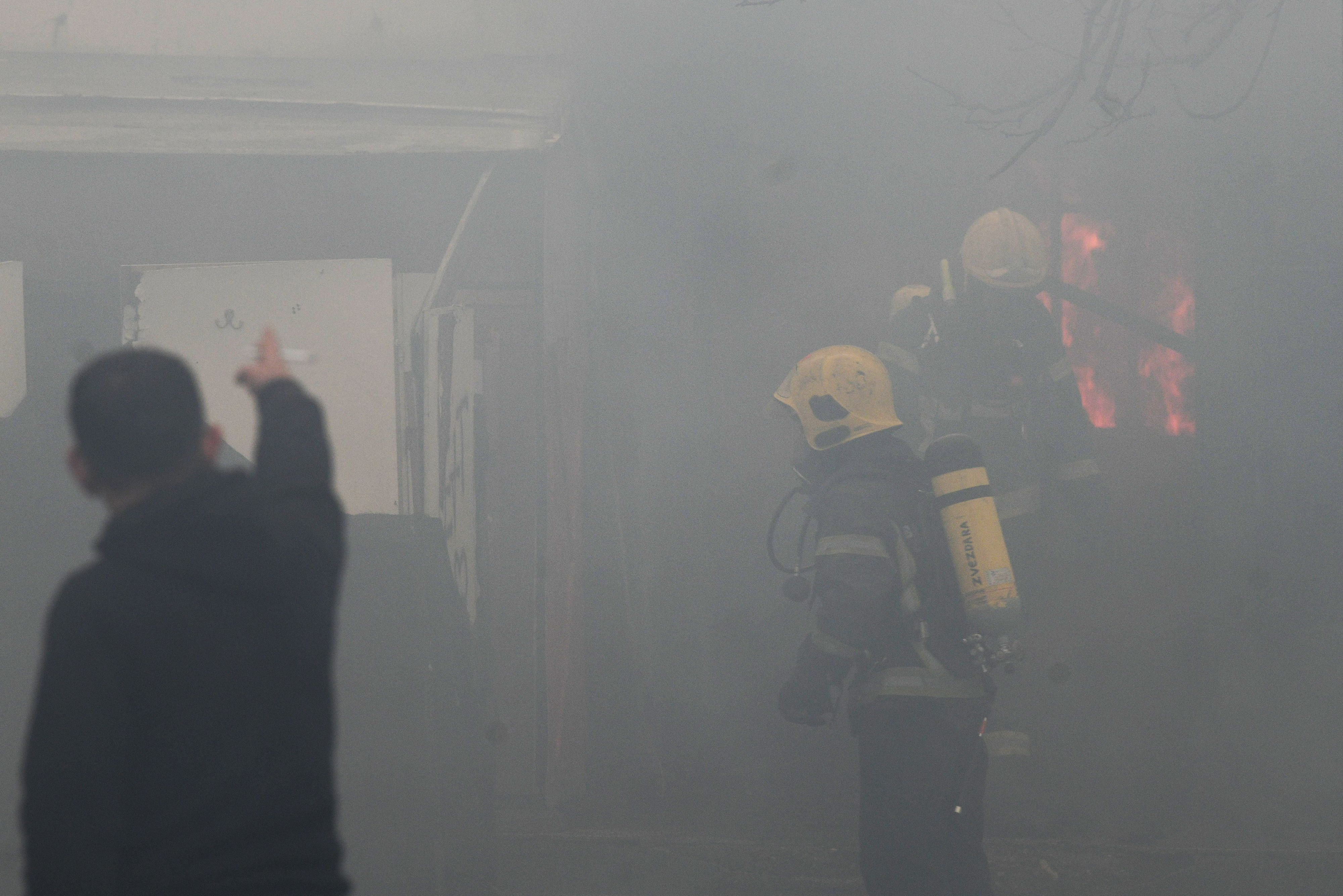 Beograd 23.12.2024. Požar u blizini Ade Ciganlije, zapalili se napušteni objekti, vatrogasci, hronika Foto: Filip Krainčanić/Nova.rs