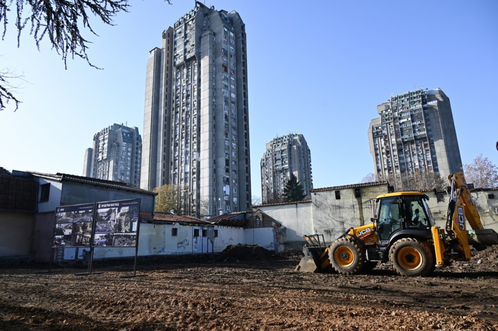 Aleksandar Šapić obišao je danas početak radova
izgradnja novog parking prostora u ulici Paunovoi u Baćici
to su primarni ciljevi projekta, osim povećanja broja parking mesta, uvođenja komunalnih
red.