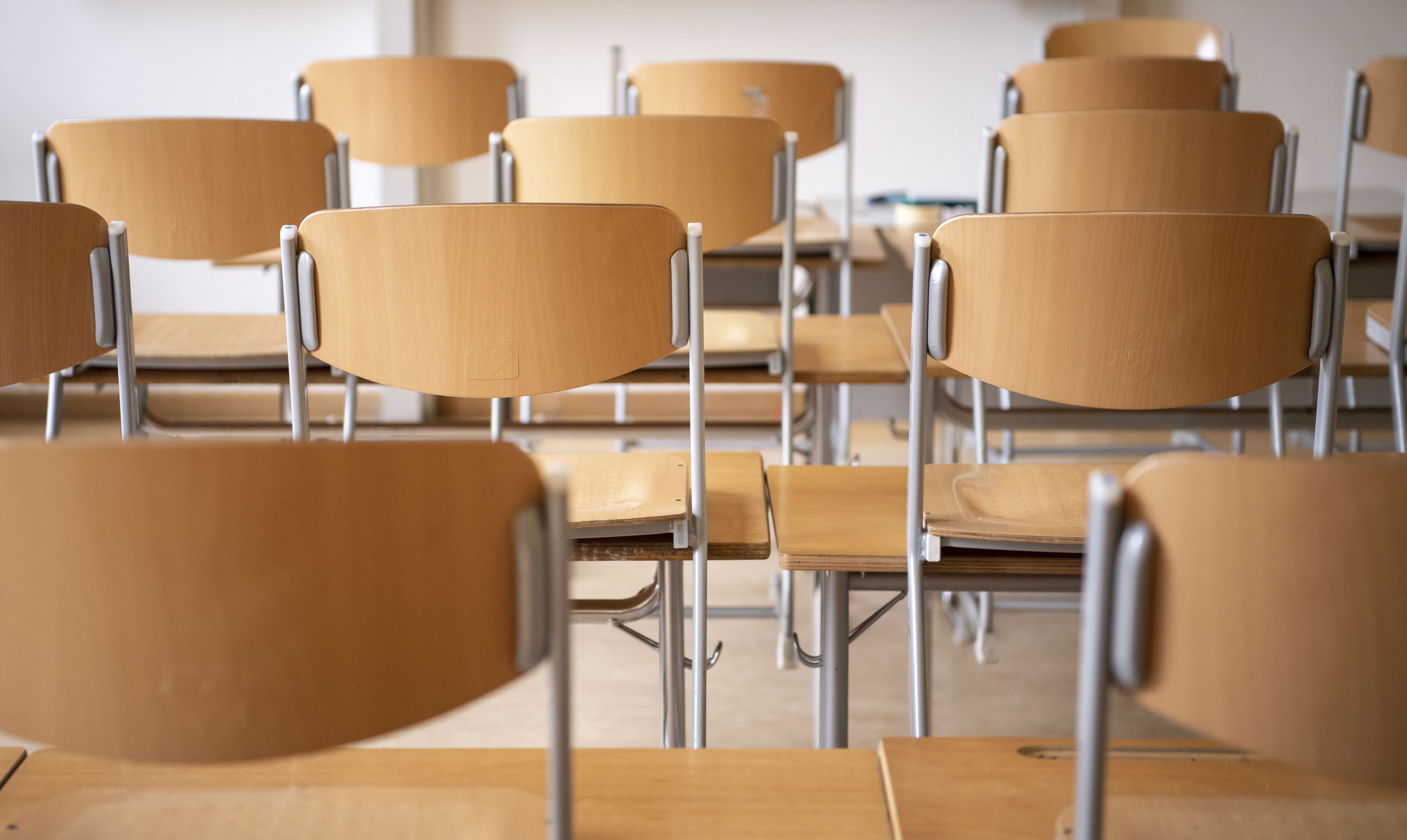 skola prazna ucionica