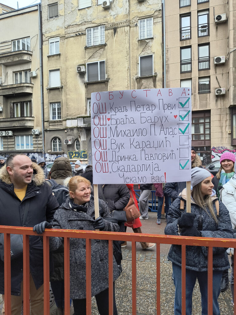 Protest roditelja ispred OS Drinka Pavlović