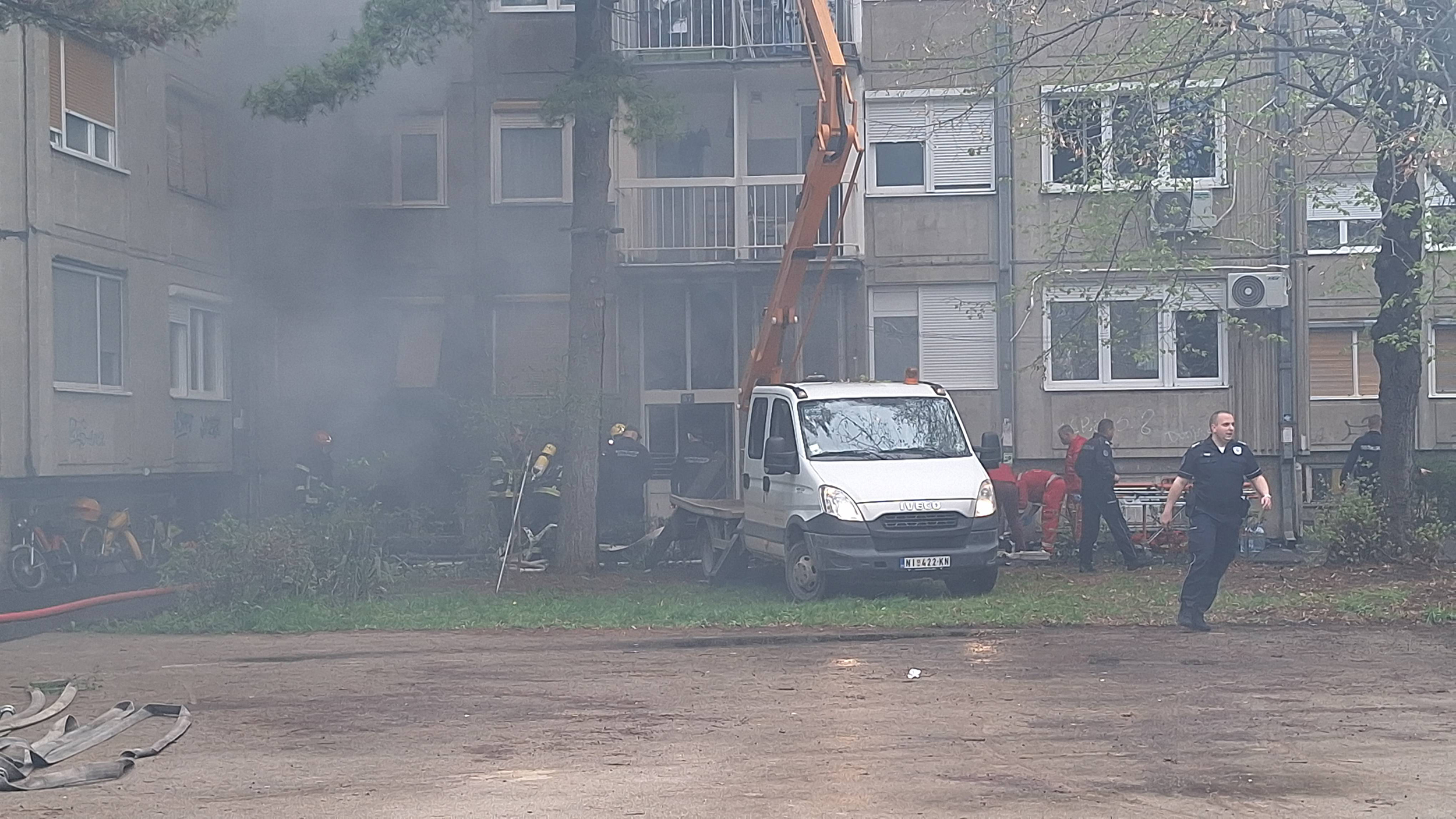 POZAR U STAMBENOJ ZGRADI U NISU