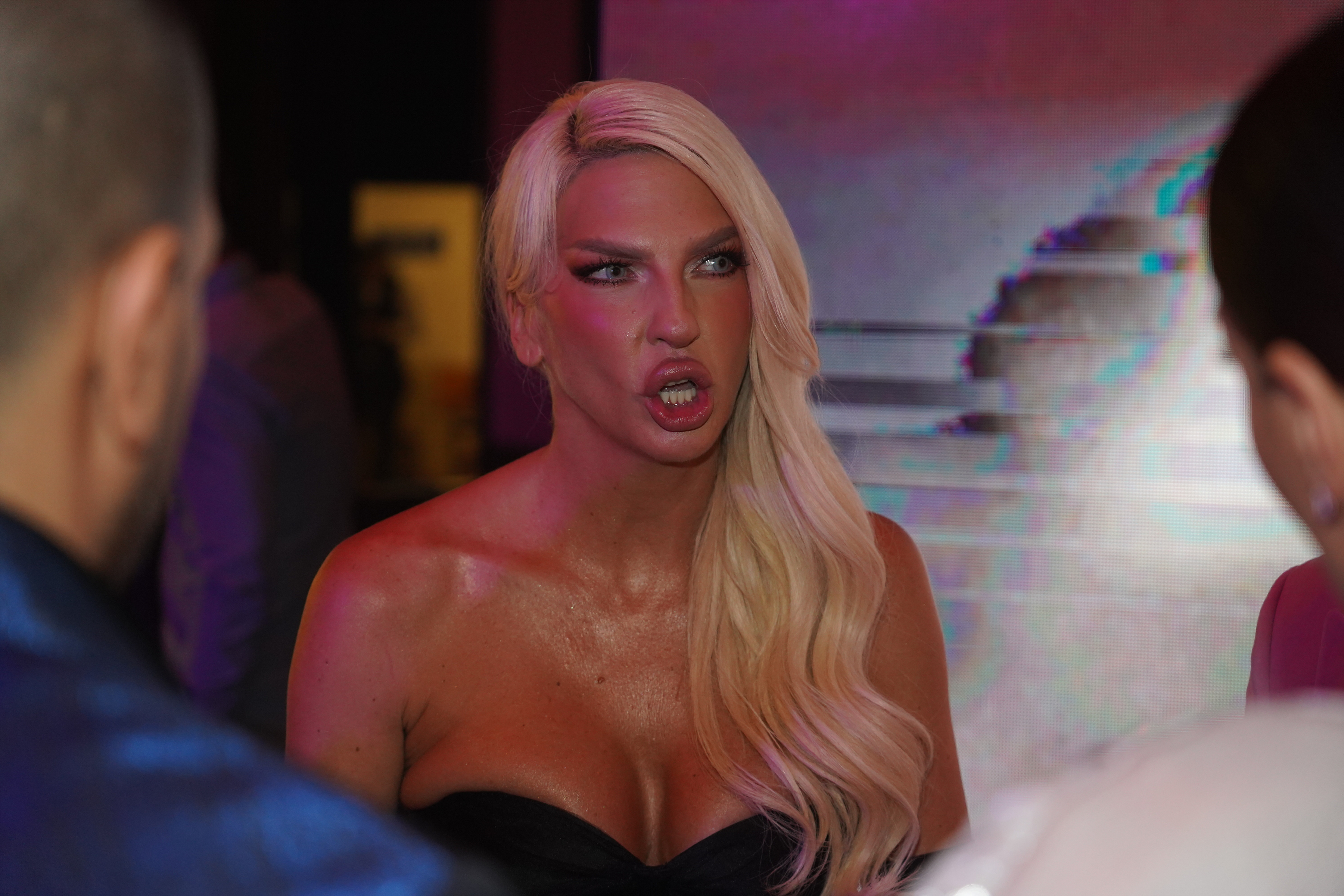 Hello magazine celebrated its 16th birthday at the Hyatt Hotel.Magazin Hello je proslavio 16. rodjendan u hotelu Hyatt.