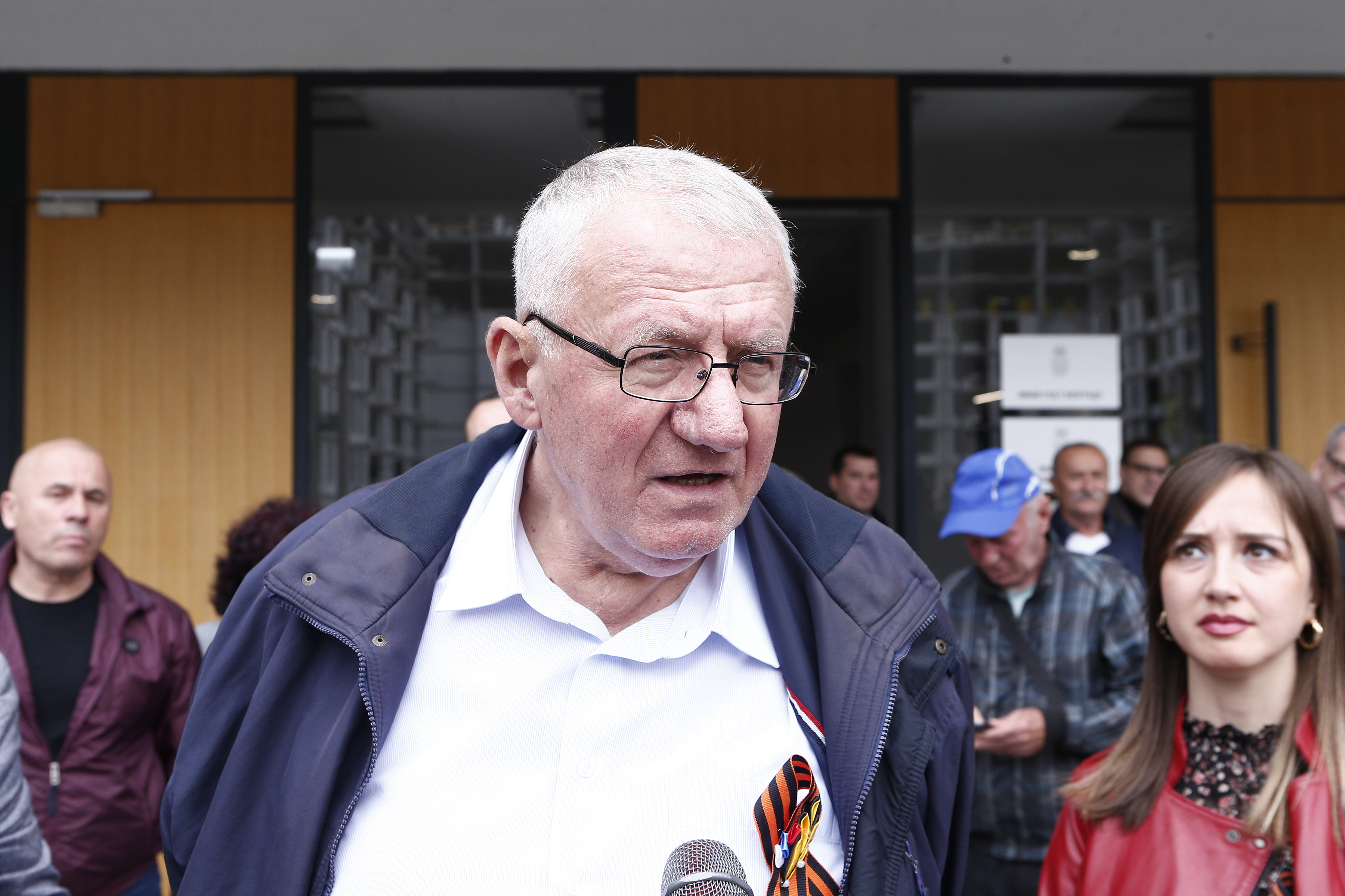 Vojislav Seselj makes statements after the hearing in the Palace of Justice.Vojislav Seselj dolazi u Palati pravde na saslusanje.