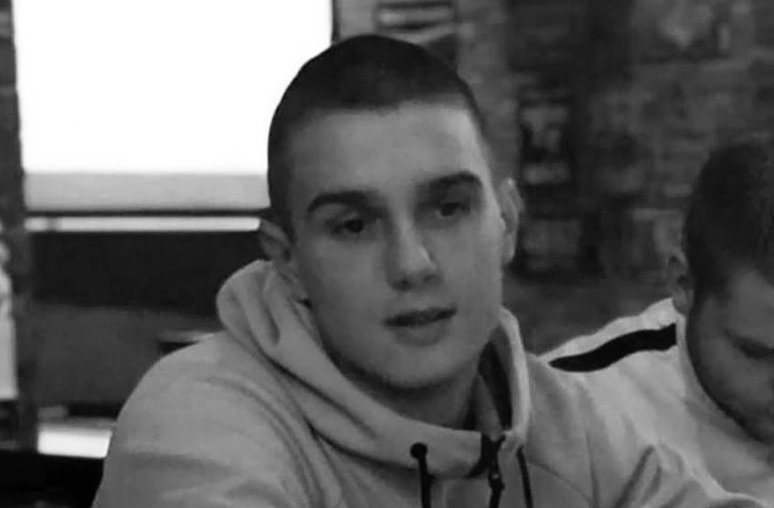 Duško Rajić (19) iz Novih Banovaca izgubio je bitku za život pre 6 godina, nakon što je krvnički izubijan pajserom na Božić, u blizini Osnovne škole „Svetislav Golubović Mitraljeta“. Tragedija se dogodila 7. januara 2019. u beogradskom naselju Batajnica.