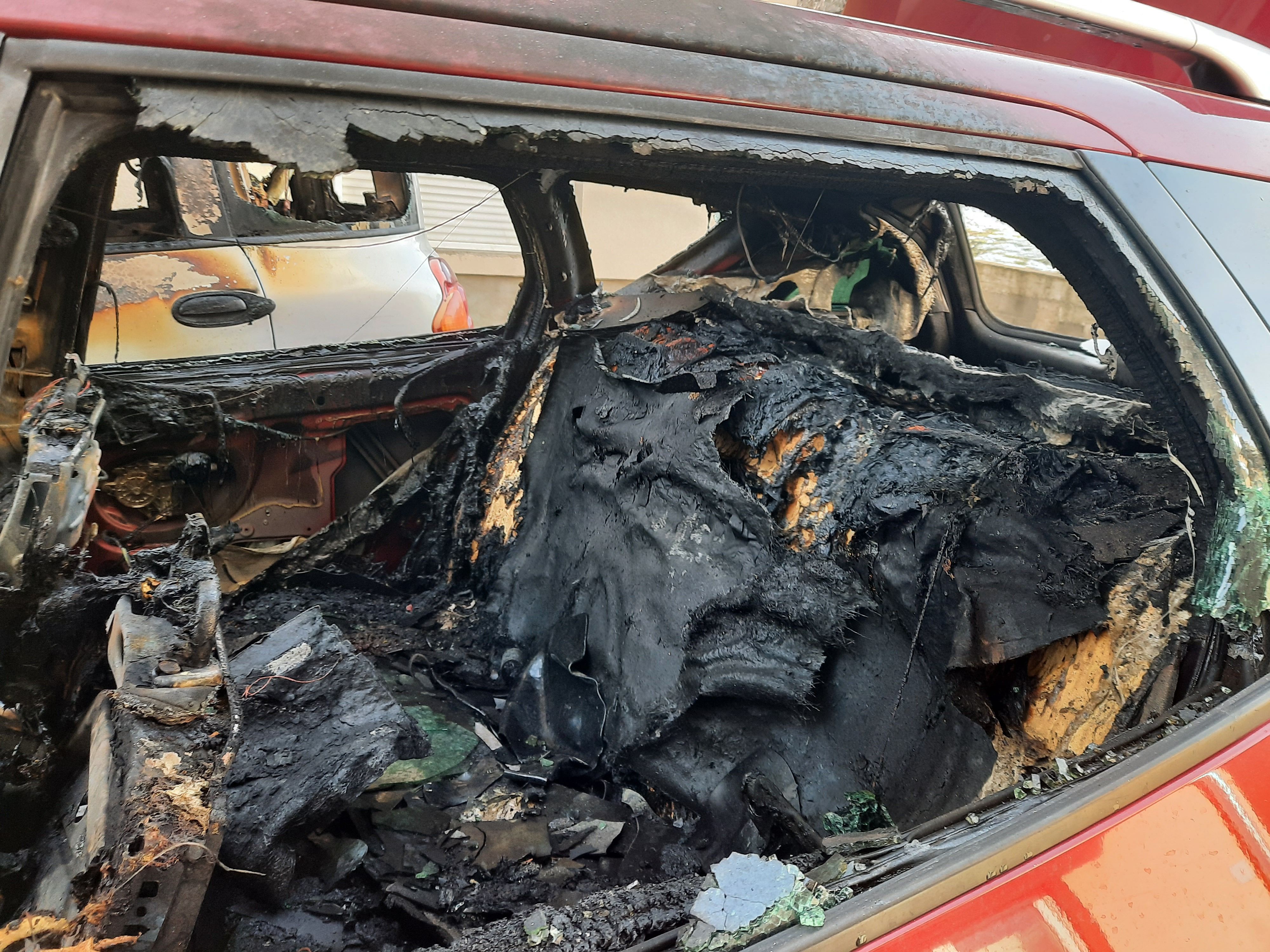 zapaljeni automobili 2