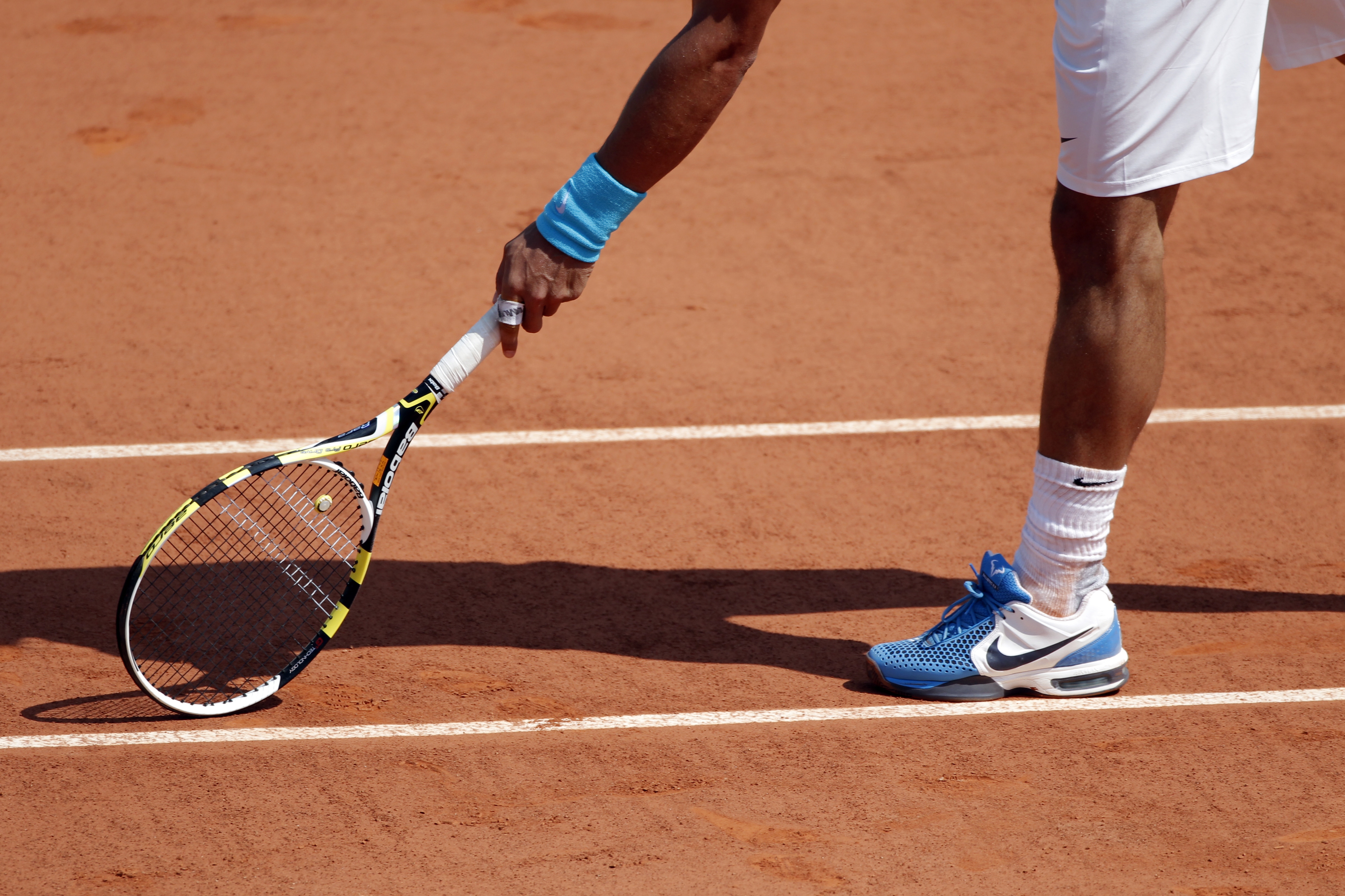 epa02767430 Rafael Nadal of Spain disputes a line call as he plays Roger Federer of Switzerland during the men's final of the French Open tennis tournament at Roland Garros in Paris, France, 05 June 2011.  EPA/KERIM OKTEN