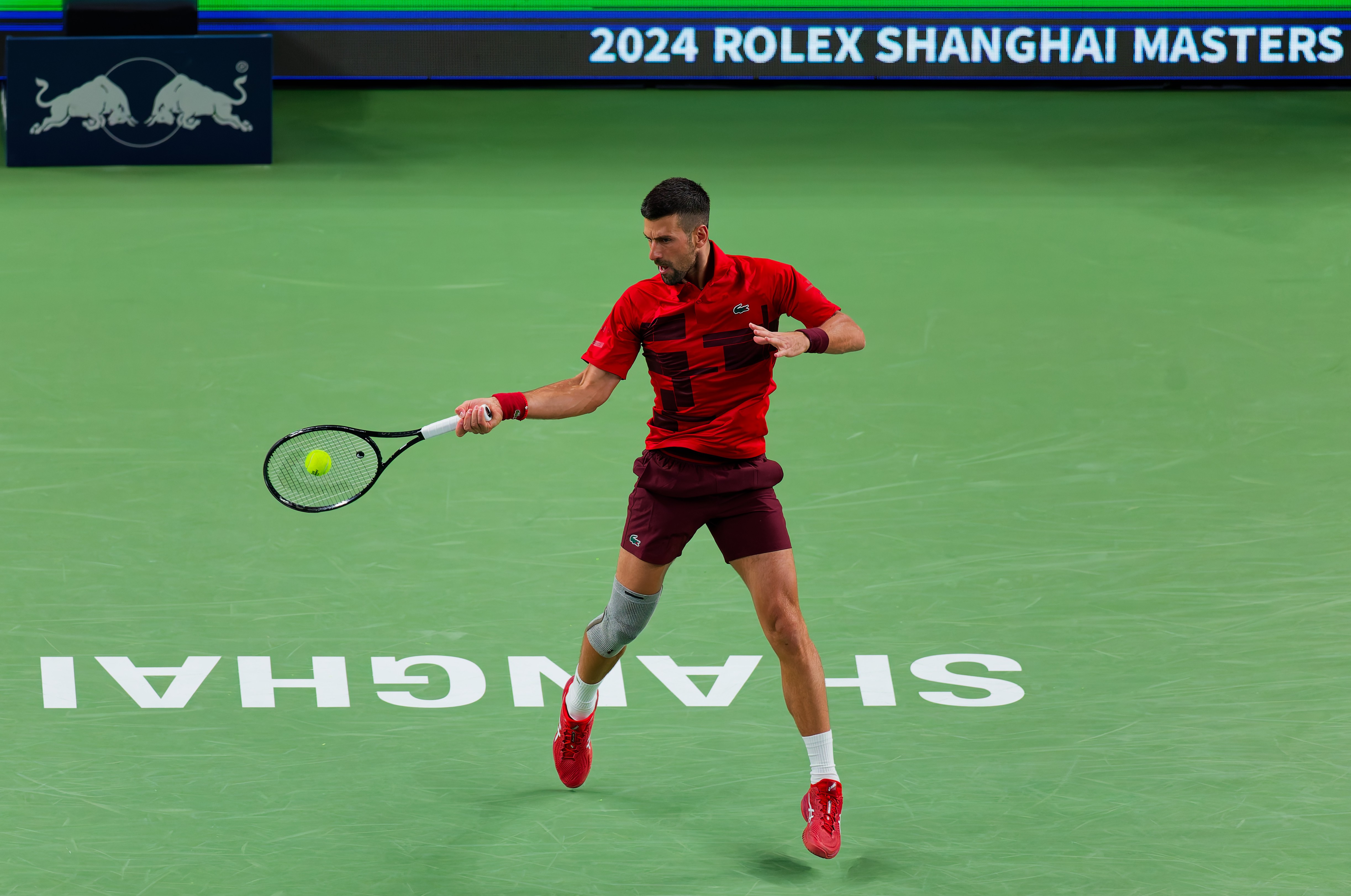 epa11643255 Novak Djokovic of Serbia in action during his Men's Singels second round match against Alex Michelsen of USA at the Shanghai Masters tennis tournament in Shanghai, China, 05 October 2024.  EPA/ALEX PLAVEVSKI