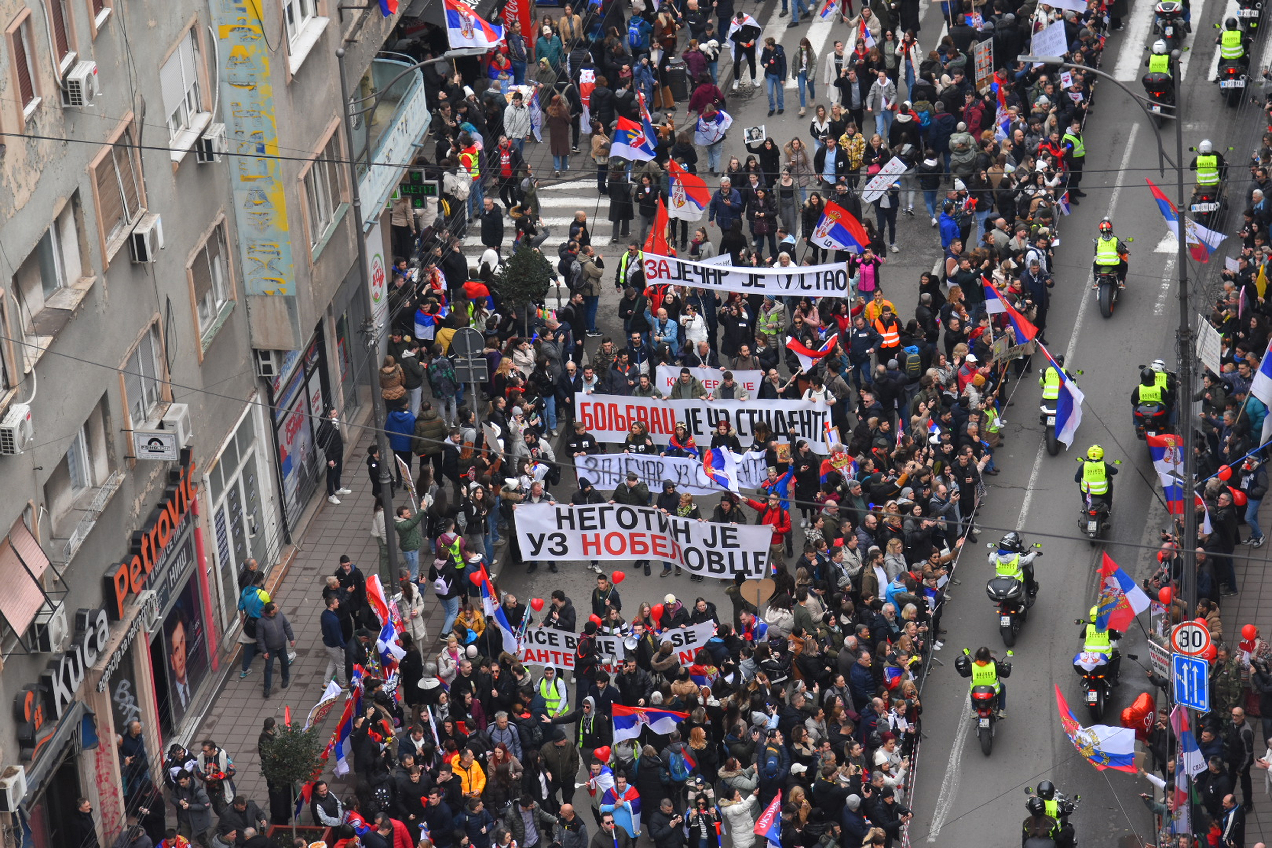 Students and citizens walking to King Milan Square in Nis, where at 11.52 they fell silent for 15 minutes to pay their respects to the 15 victims of the collapse of the canopy at the Novi Sad Railway Station.Studenti i gradjani u setnji do Trga kralja M