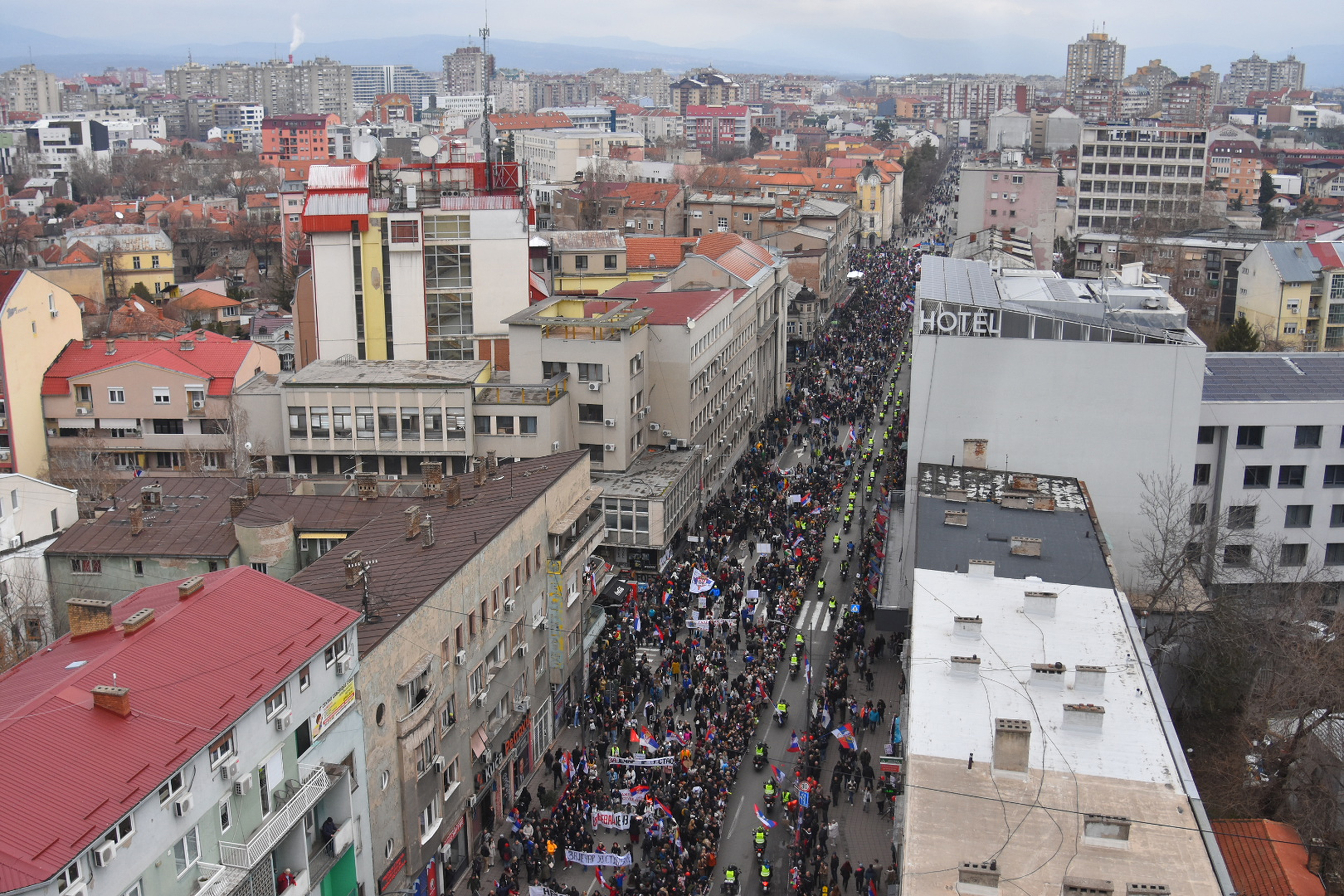 Students and citizens walking to King Milan Square in Nis, where at 11.52 they fell silent for 15 minutes to pay their respects to the 15 victims of the collapse of the canopy at the Novi Sad Railway Station.Studenti i gradjani u setnji do Trga kralja M