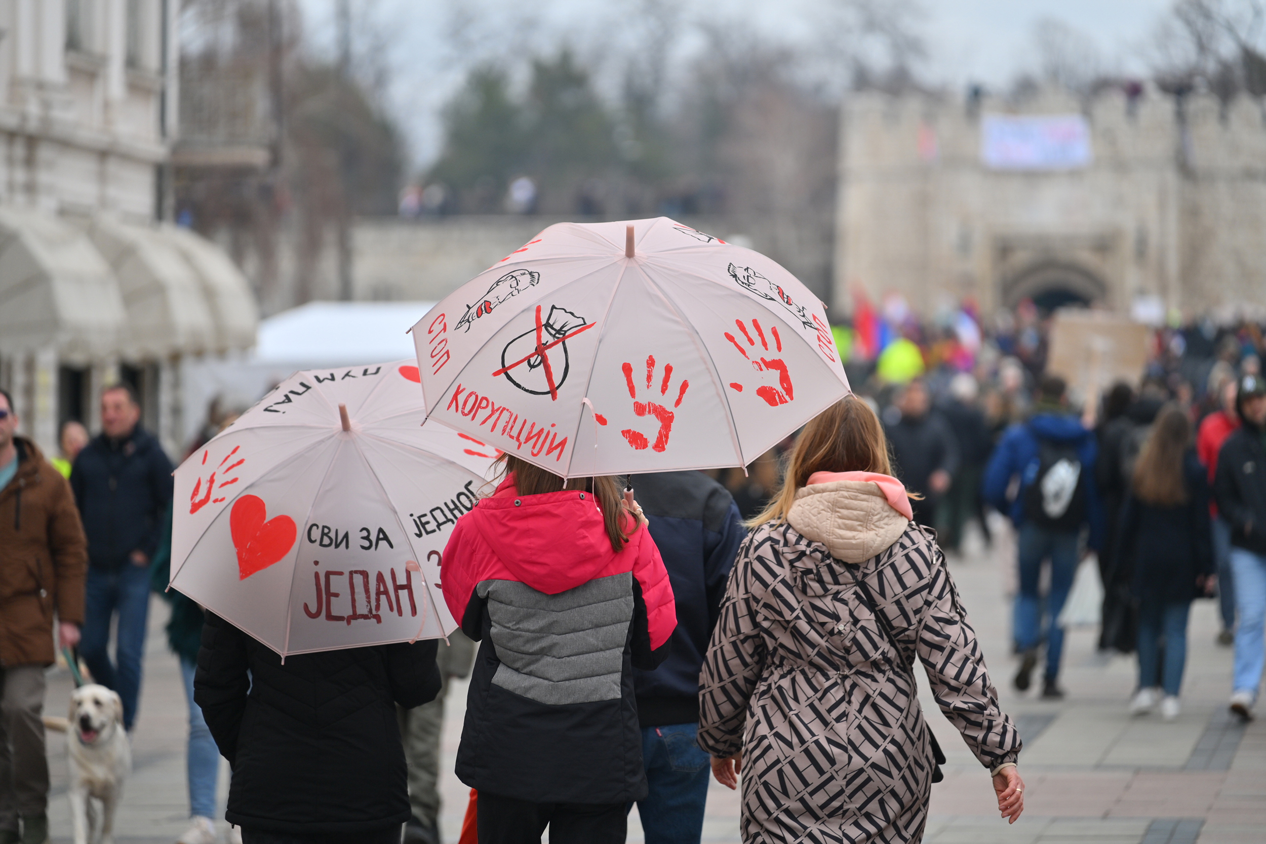 The "Student Edict" protest in Nis began at 9 a.m. with a gathering of students and citizens at four locations in Nis, who then walked to King Milan Square, and the plan is for the protest to last 18 hours.Protest "Studentski edikt" u Nisu poceo je u 9