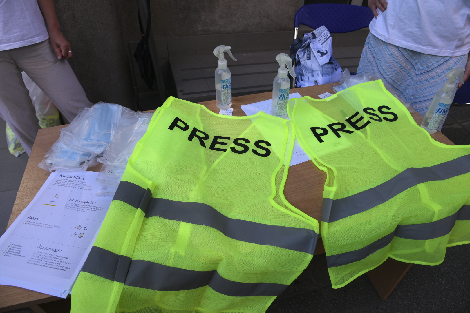 Beograd 11.07.2020. NUNS, žuti prsluci, press prsluci, protests. Nezavisno udruženje novinara Srbije, press, prsluk, žuti prsluk, deomonstracije Foto: Nemanja Jovanović/Nova.rs