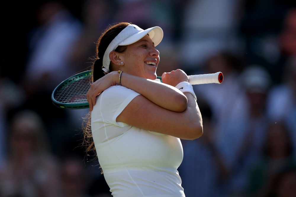 epa12225120 Amanda Anisimova of the USA celebrates winning her Women's quarterfinal match against Anastasia Pavlyuchenkova of Russia at the Wimbledon Championships, Wimbledon, Britain, 08 July 2025.  EPA/ADAM VAUGHAN  EDITORIAL USE ONLY