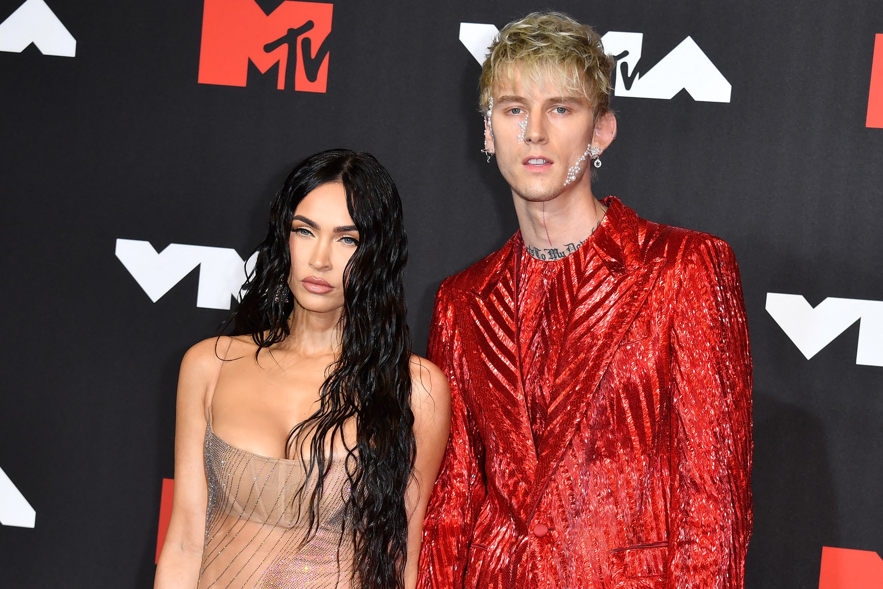 US actress Megan Fox (L) and US singer Machine Gun Kelly arrive for the 2021 MTV Video Music Awards at Barclays Center in Brooklyn, New York, September 12, 2021.,Image: 631800233, License: Rights-managed, Restrictions: , Model Release: no, Credit line: