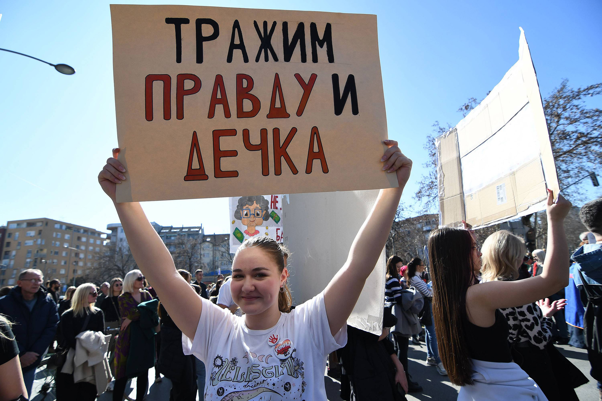 UCENICI BLOKIRALI RASKRSNICU KOD ETS MIHAJLO PUPIN U NOVOM SADU