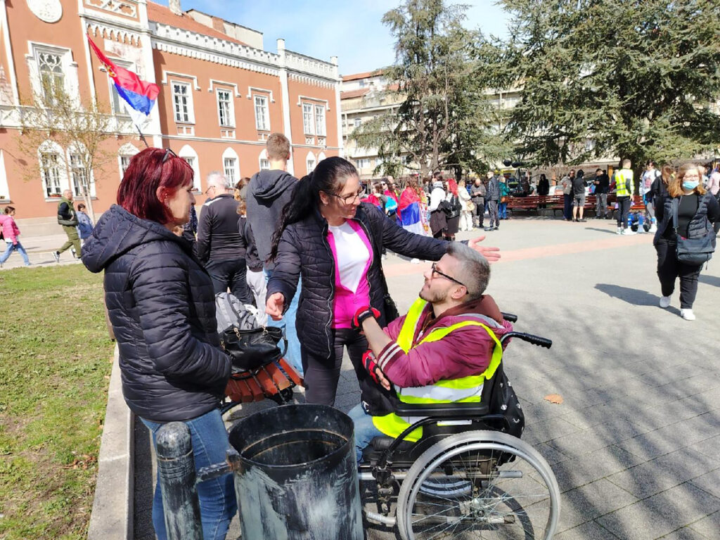 Mesto: Vršac
Datum: Wed Mar 12 15:50:45 CET 2025
Dogadjaj: DRUŠTVO/POLITIKA/OPŠTINE - Polazak studenata iz Vršca koji peške idu ka Beogradu na protest 15. marta
Fotoreporter: Olgica Lukač
Izvor: FoNet/Olgica Lukač