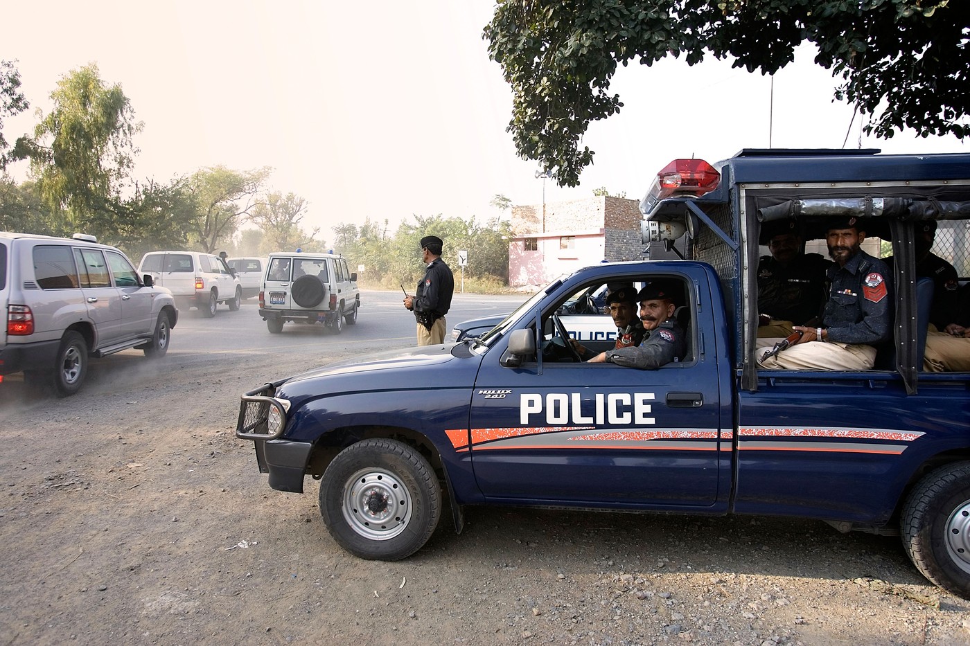A mobile Pakistani uniformed police anti terrorist unit on patrol on the outskirts of the capital Islamabad,Image: 49976241, License: Rights-managed, Restrictions: , Model Release: no, Credit line: MICHAEL DUNLEA / Alamy / Profimedia