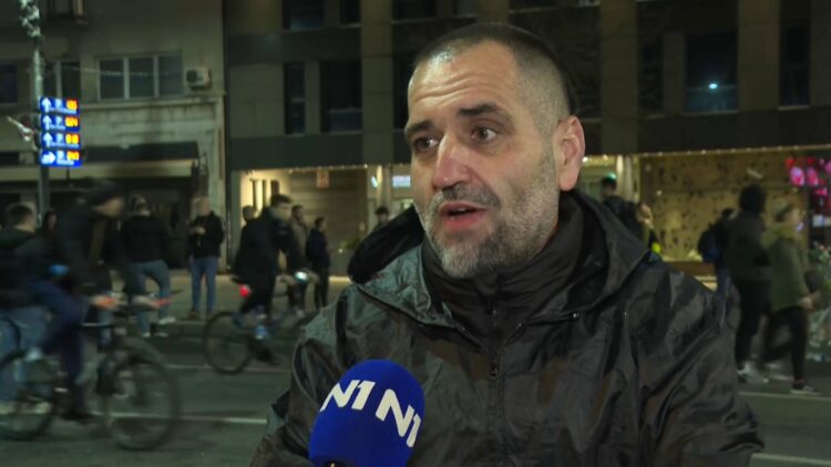 Predrag Voštinić na protestu u Beogradu, Foto: N1