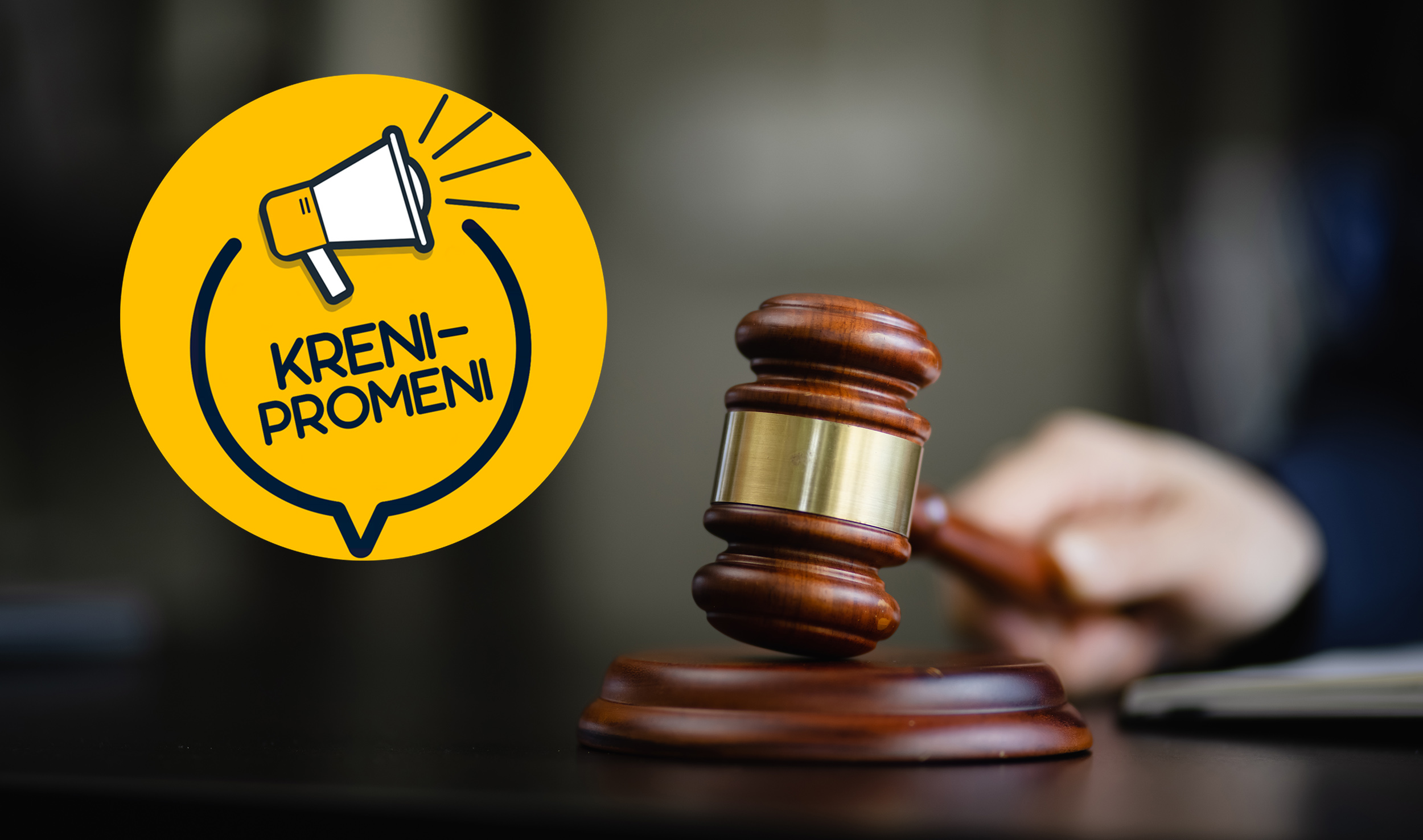 Wooden,Gavel,,A,Wooden,Legal,Gavel,On,An,Office,Desk,