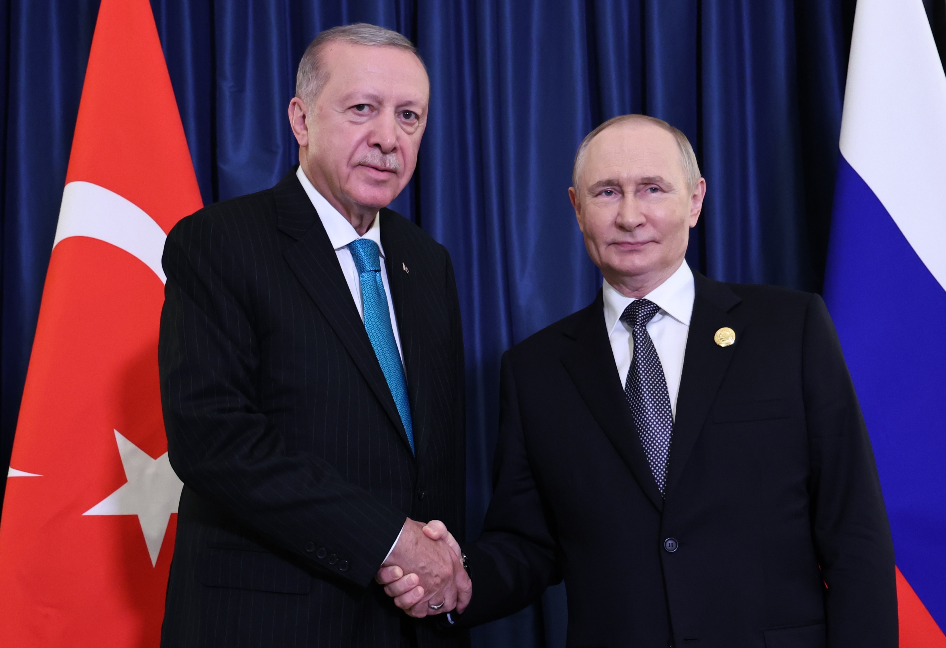 Russian President Putin meets Turkish President Erdogan in China