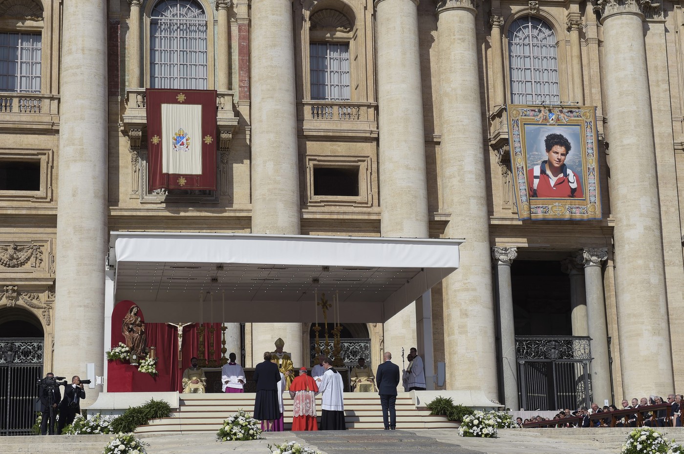 Pope Leo XIV presides over canonization of Carlo Acutis and Pier Giorgio Frassati in Rome