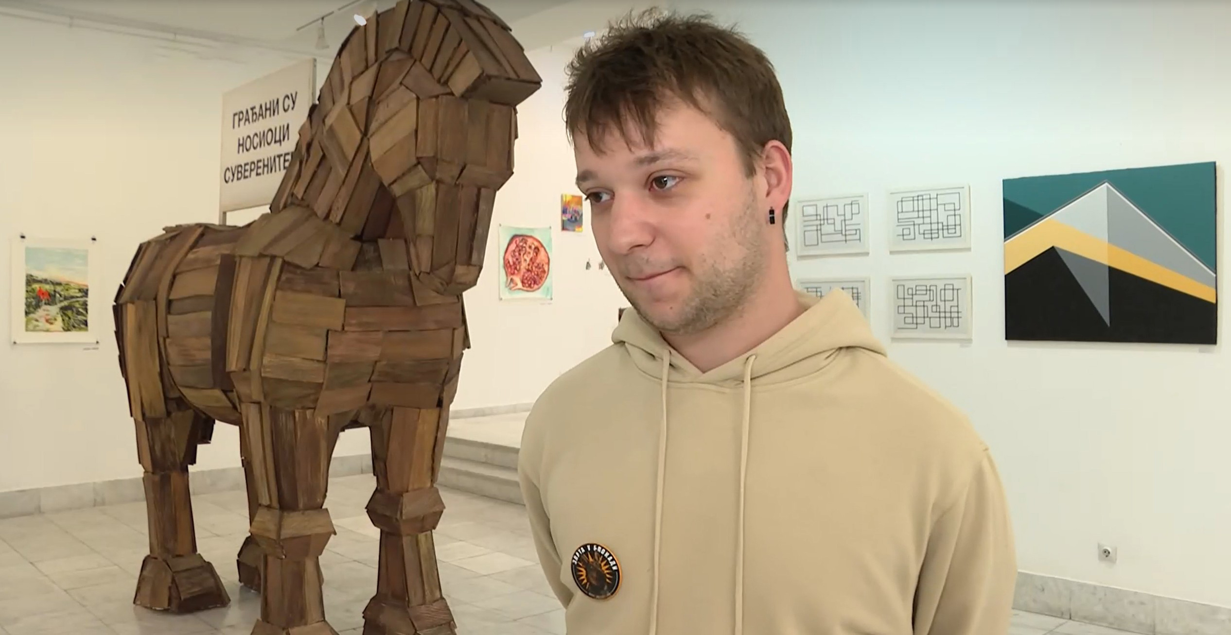 Vuk, student Fakulteta likovnih umetnosti, umetnička instalacija Trojanski konj