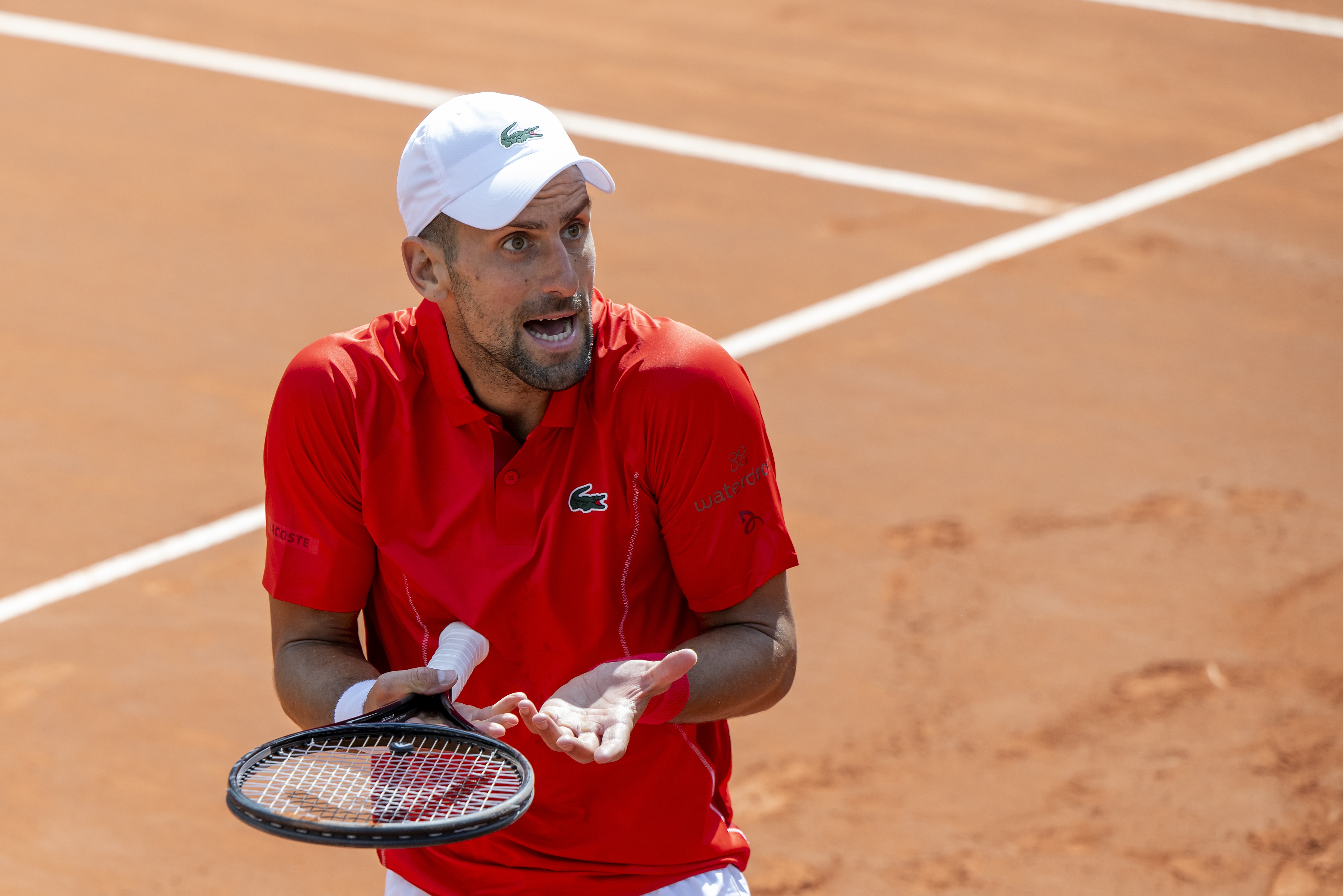 epa11366491 Novak Djokovic of Serbia in action during his semi final match against Tomas Machac of the Czech Republic at the ATP 250 Geneva Open tennis tournament in Geneva, Switzerland, 24 May 2024.  EPA-EFE/MARTIAL TREZZINI