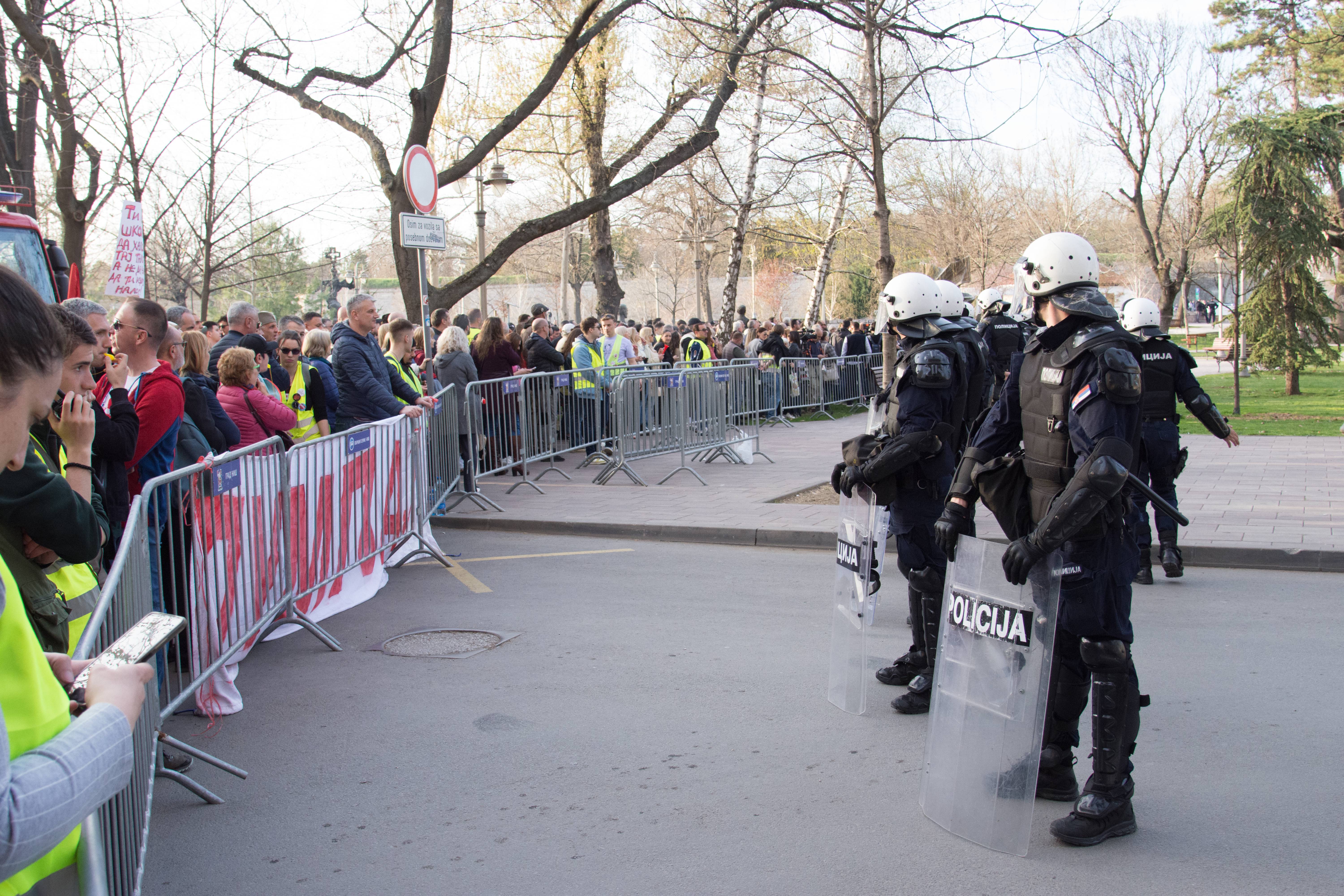 GRADJANI NISA SPREMILI DOCEK ZA SNS, PRILAZE BLOKIRALA ZANDARMER