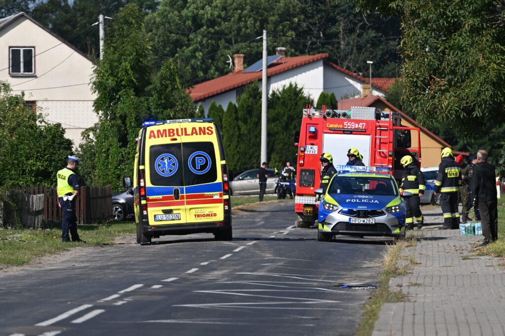 epa12366589 Emergency services inspect the site after a Russian drone damaged the roof of a residential building in Wyryki, eastern Poland, 10 September  2025. Russian drones repeatedly violated Polish airspace overnight.  EPA/WOJTEK JARGILO  POLAND OUT