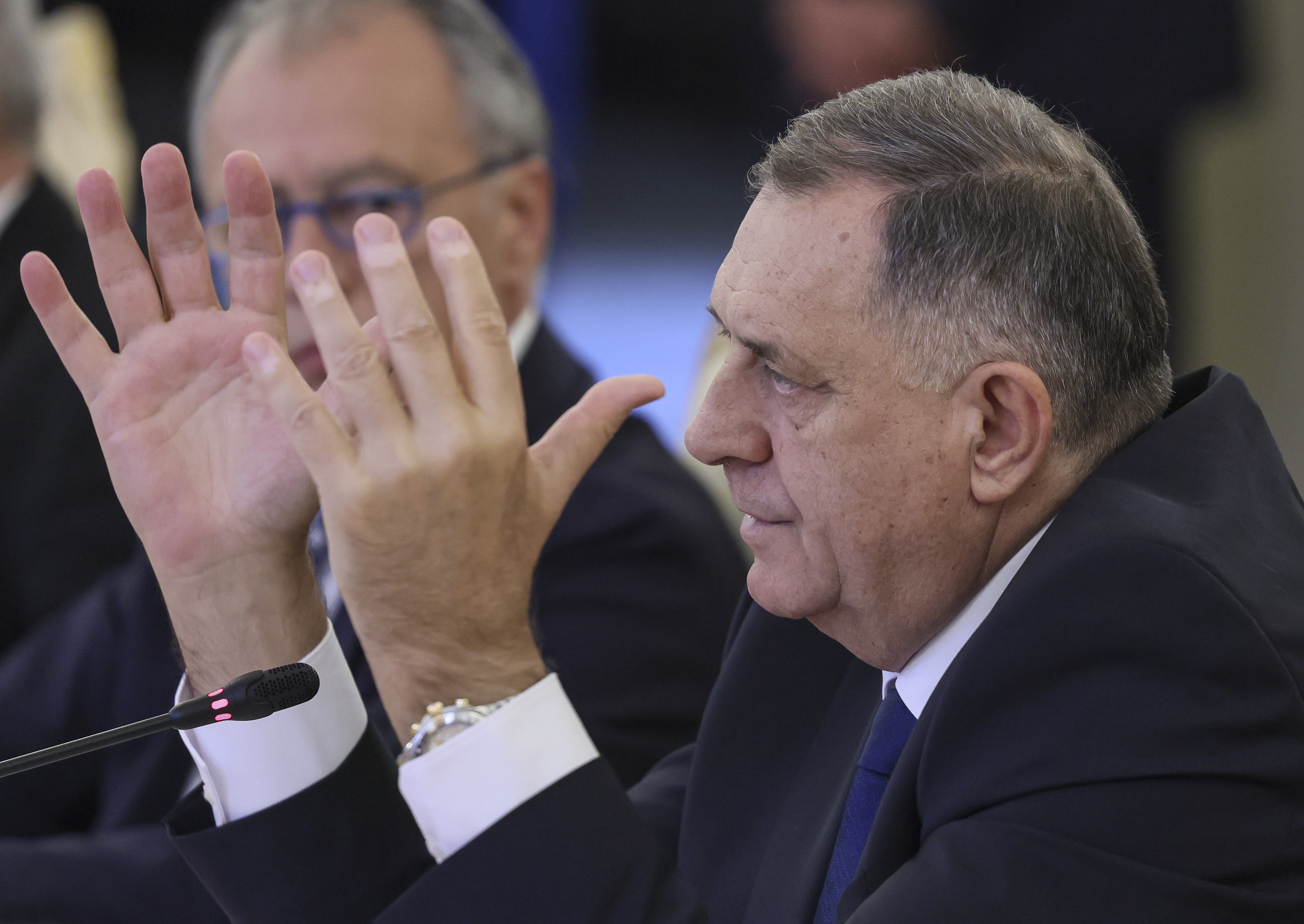 epa12364130 Bosnian Serb leader Milorad Dodik, serving as the 8th President of the Republika Srpska, gestures while speaking with Russian Foreign Minister Sergey Lavrov during their meeting in Moscow, Russia, 09 September 2025.  EPA/SERGEI ILNITSKY
