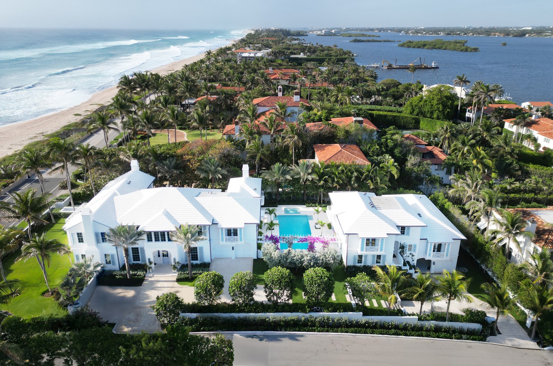 Billionaires' Row ili Billionaires Beach Estate on 'Billionaire's Row' with secret TUNNEL and custom-built SAFE ROOM to the ocean up for sale at 4.95m