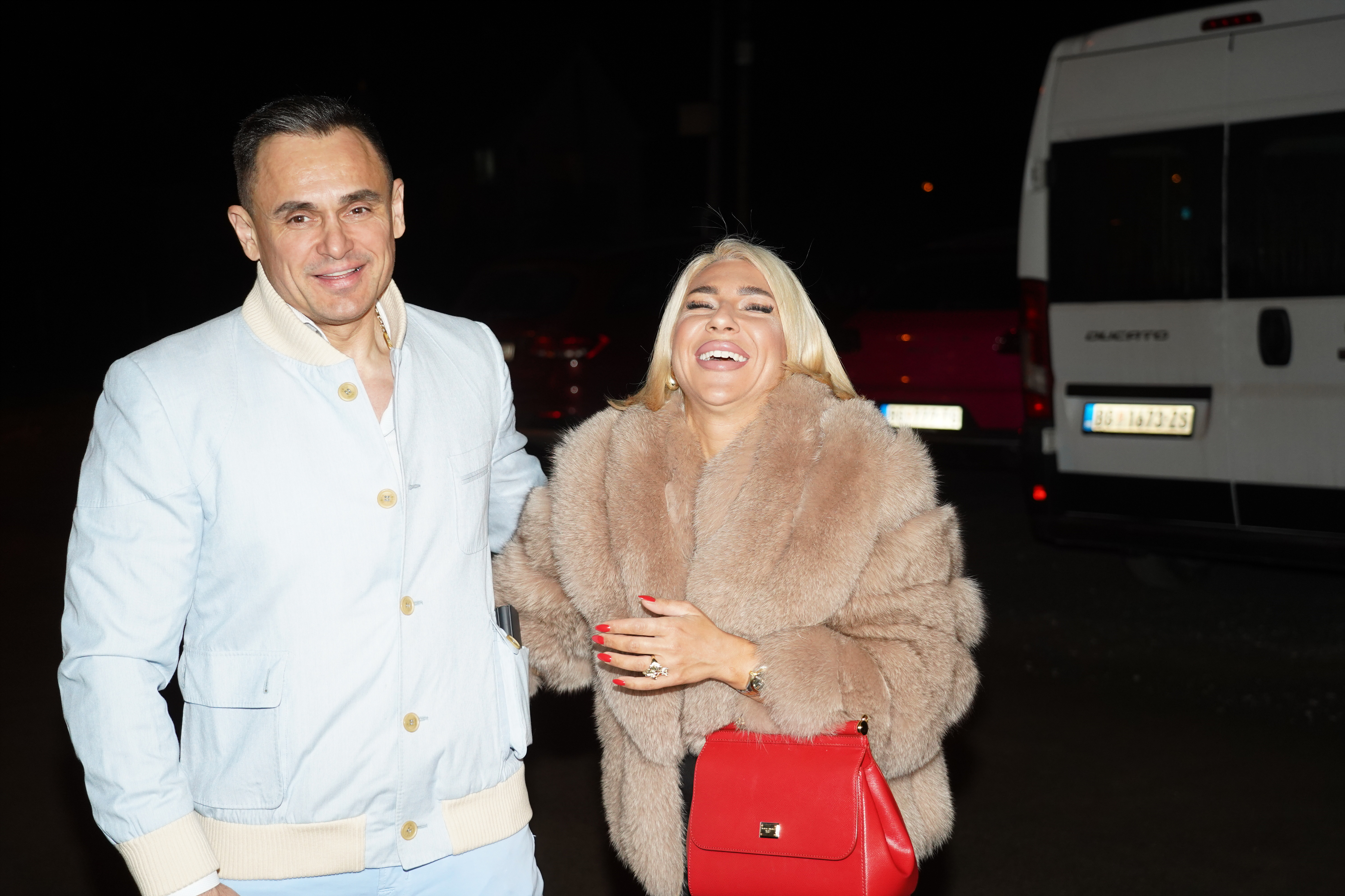 The show Ekskluzivno, which is broadcast on the Pink channel, celebrated its seventh birthday in Villa Andjela.Sedmi rodjendan emisija Ekskluzivno, koja se emituje na kanalu Pink, je proslavila u vili Andjela.