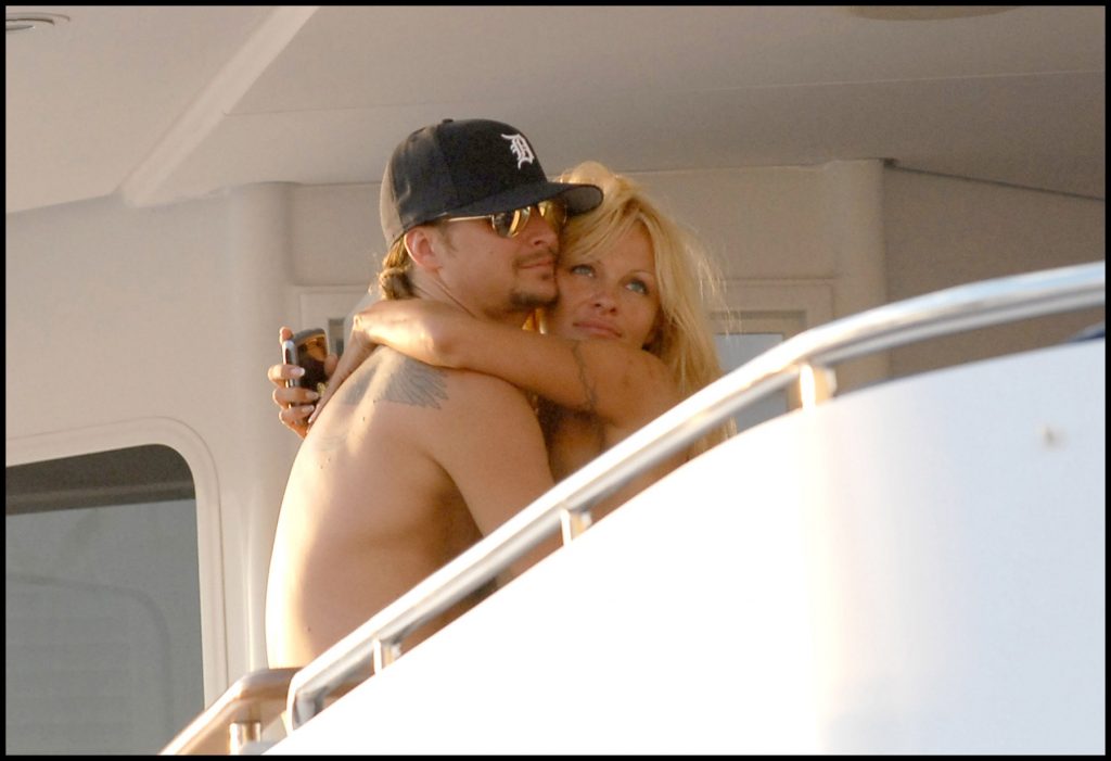 PAMELA ANDERSON ET KID ROCK SUR LE BATEAU ALTAVIDA DANS LE PORT DE SAINT TROPEZ,Image: 18715698, License: Rights-managed, Restrictions: , Model Release: no, Credit line: Pascal POTIER / Visual / Profimedia