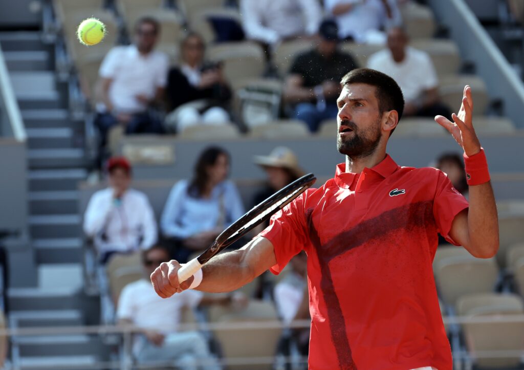 epa12151388   Novak Djokovic of Serbia in action during his Men's 4th round match against Cameron Norrie of Britain at the French Open Grand Slam tennis tournament at Roland Garros in Paris, France, 02 June 2025.  EPA-EFE/CHRISTOPHE PETIT TESSON
