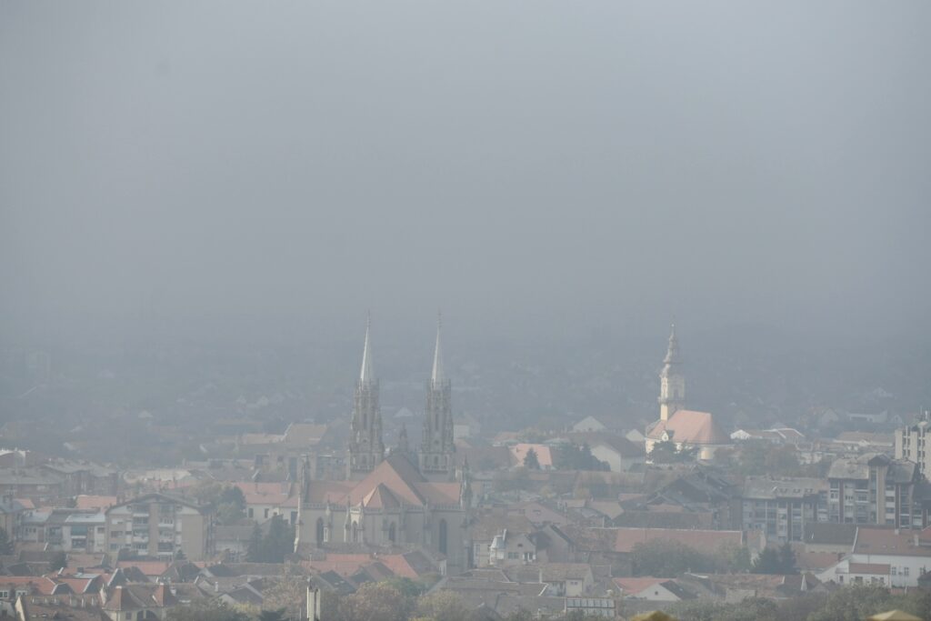 Vršac 31.10.2022. Zagađenje vazduha u Vršcu, zagadjenje vazduha, vazduh, smog, magla. Zagađenje, zagadjenje u Srbiji Foto: Vesna Lalić/Nova.rs
