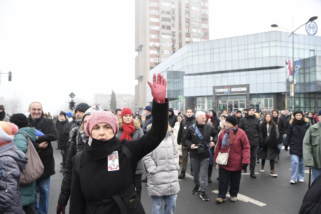 Novi Sad, 1.01.2025. - Studenti i gradjani okupili su se danas kod Zeleznicke stanice u Novom Sadu, kako bi obelezili dva meseca od nesrece u tom gradu u kojoj je poginulo 15 ljudi. (BETAPHOTO/DRAGAN GOJIC)