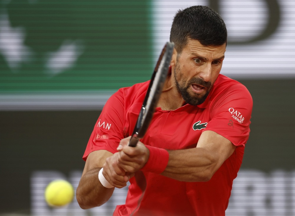 epa12155779 Novak Djokovic of Serbia in action during his Men's singles quarter-finals match against Alexander Zverev of Germany at the French Open Grand Slam tennis tournament at Roland Garros in Paris, France, 04 June 2025.  EPA-EFE/YOAN VALAT