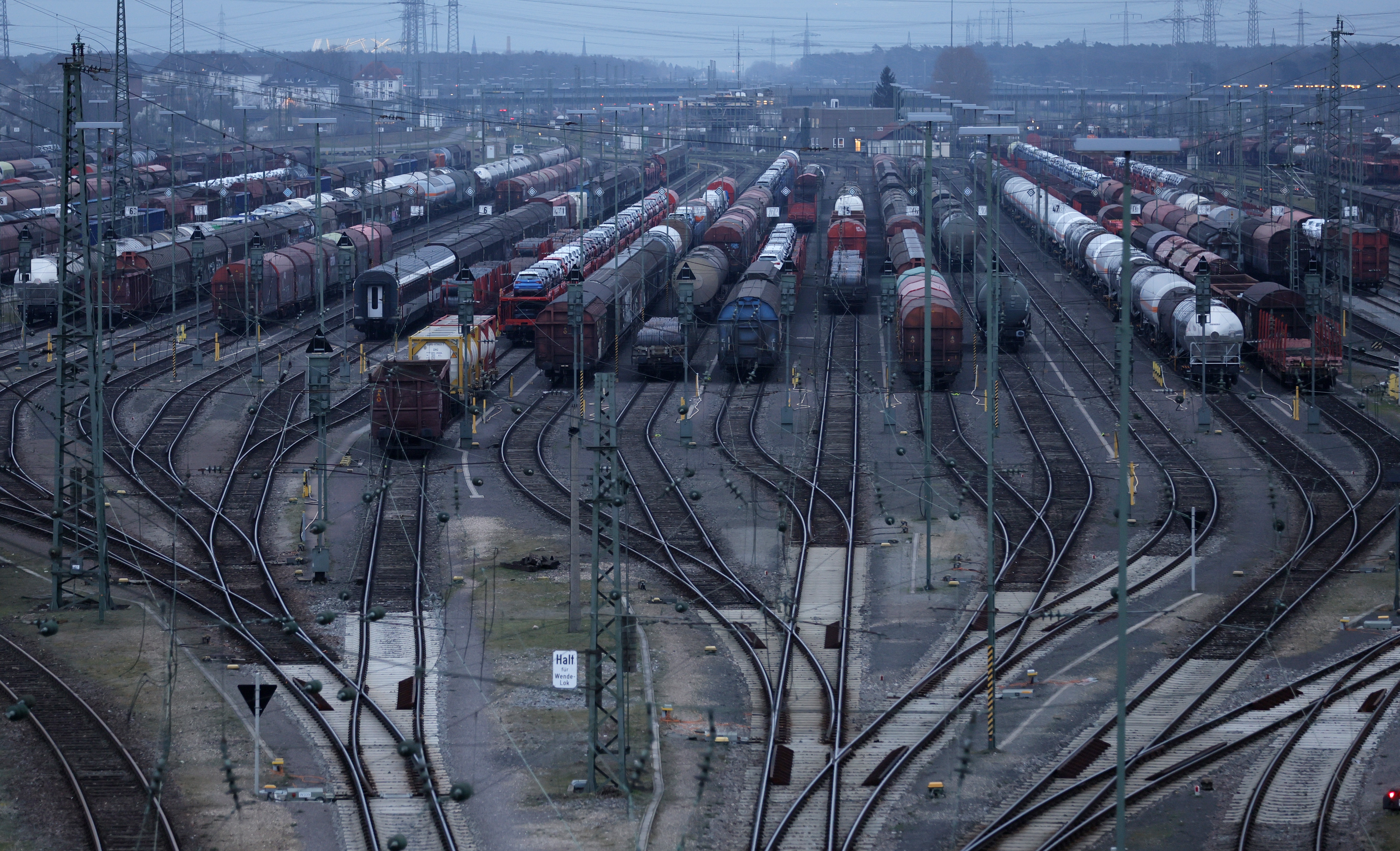Germany's train drivers call for nationwide strike