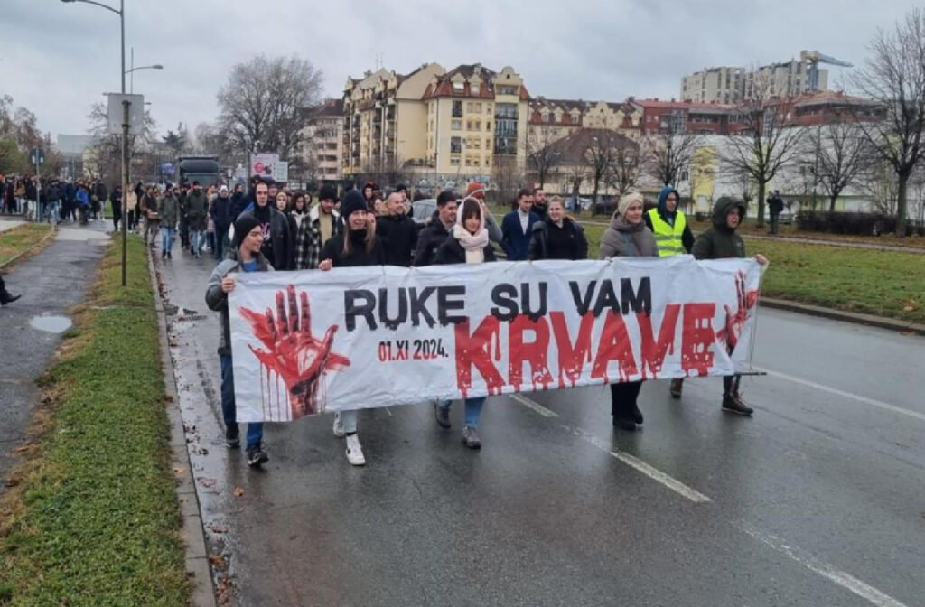 Mesto: Novi Sad
Datum: Fri Jan 03 11:55:24 CET 2025
Dogadjaj: DRUŠTVO - Novosadski studenti okupili su se ispred Tehnološkog fakulteta pre najavljene blokade Varadinskog mosta koja će trajati 29 minuta.
Izvor: FoNet/021